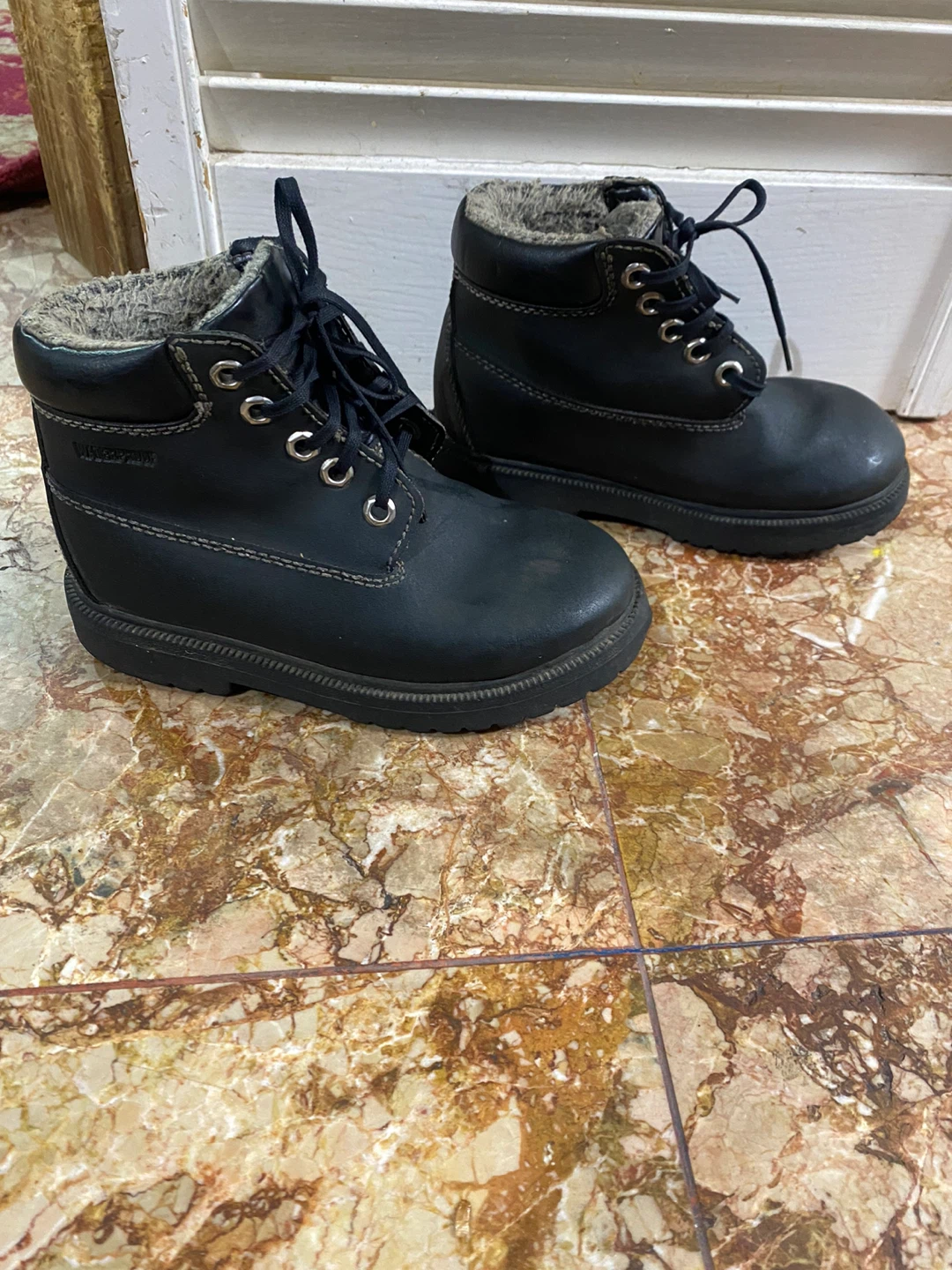 Winter kids boots 11.5 C (good condition)