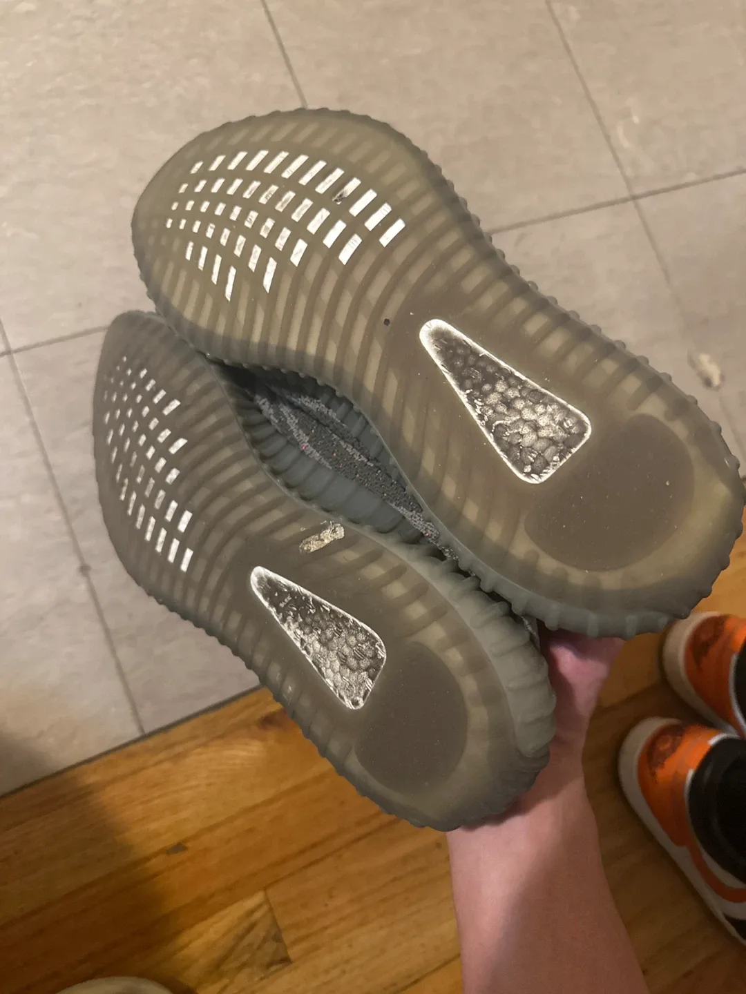 Adidas Yeezy Boost 350 V2 Beluga image indicator(2)