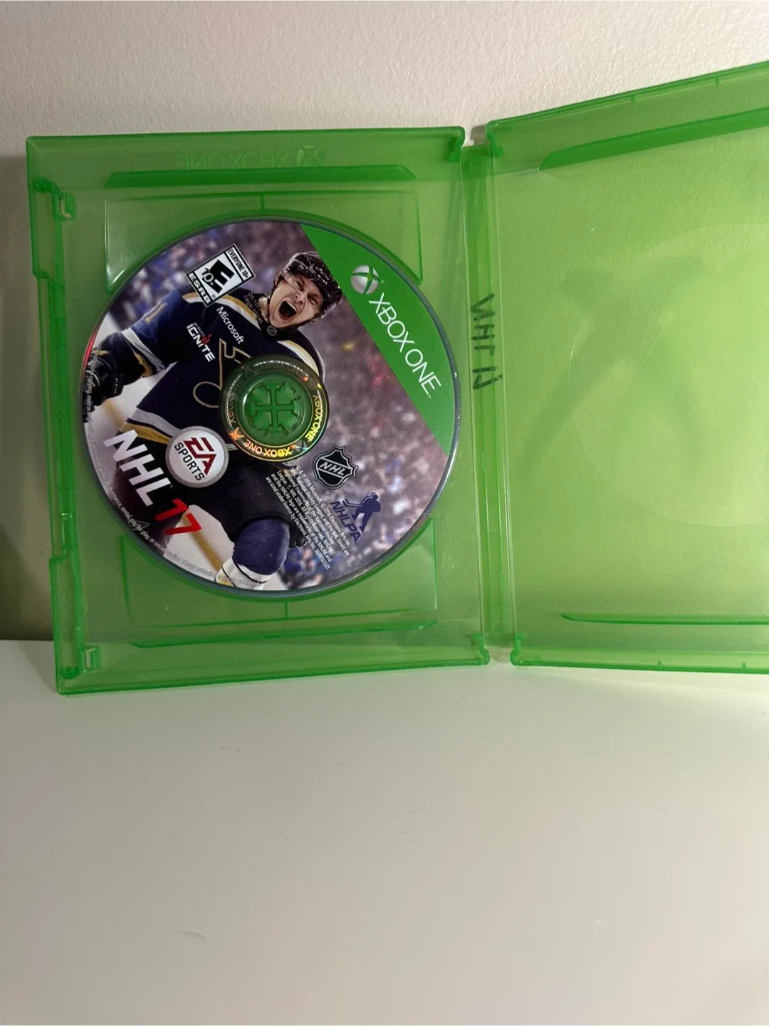 NHL 17 Xbox One Game thumbnail