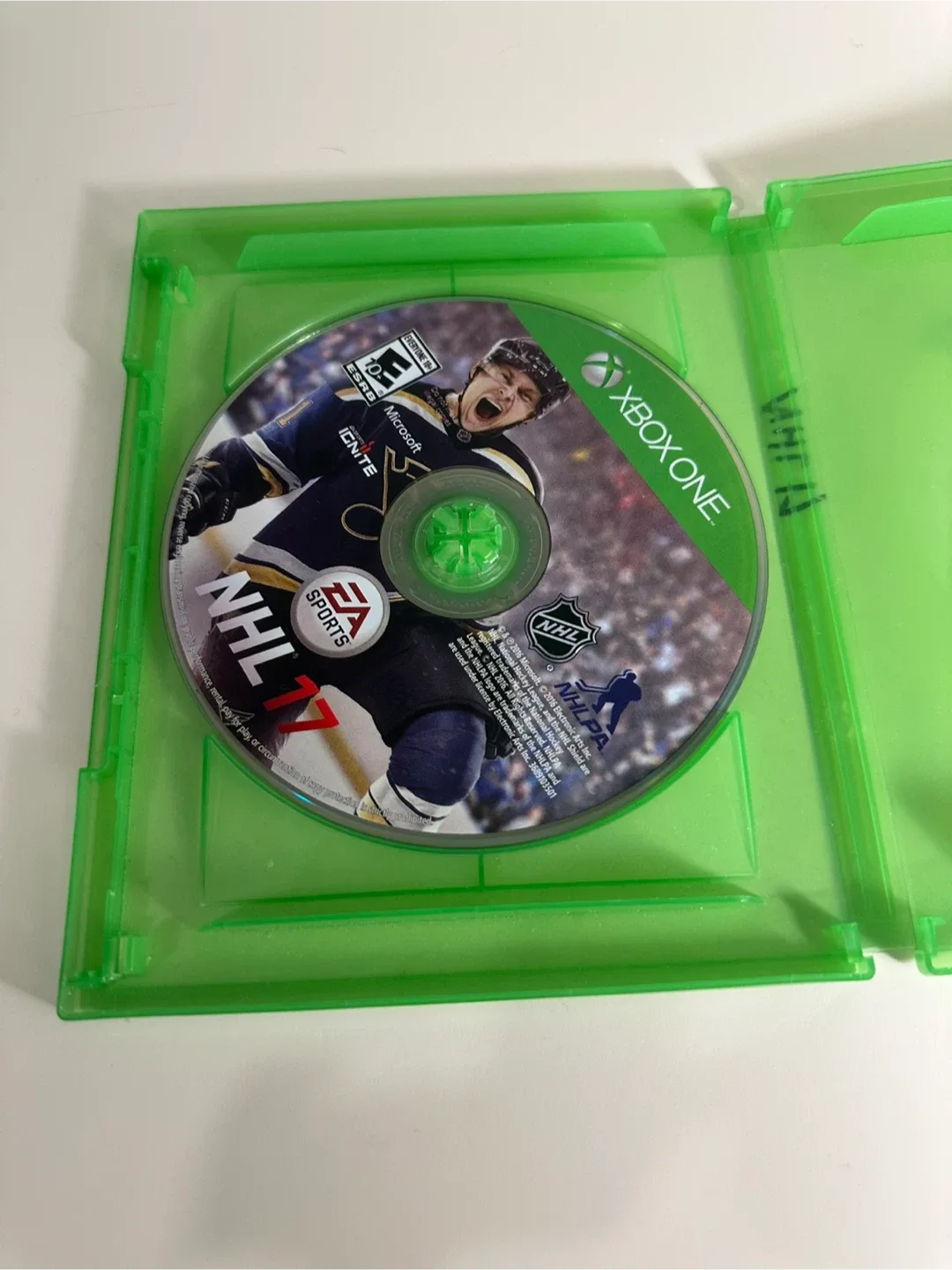 NHL 17 Xbox One Game image indicator(2)