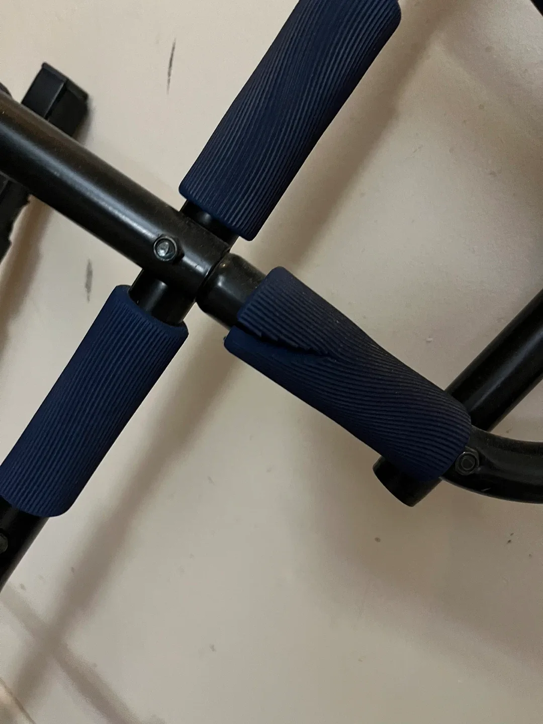 Pull-Up Bar Chin-Up Doorway Trainer image indicator(2)