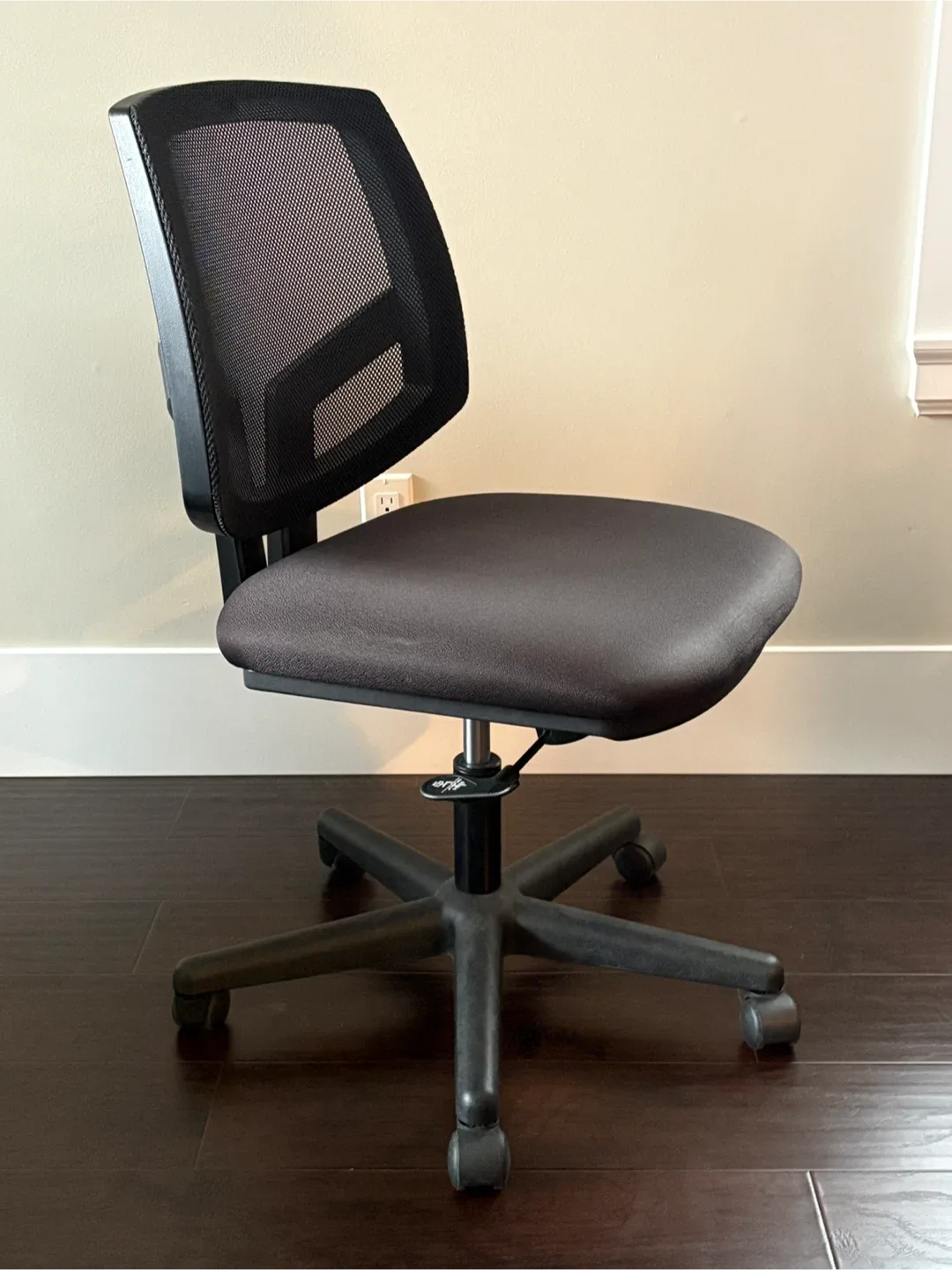 Office Chair - Black Mesh Back image indicator(2)