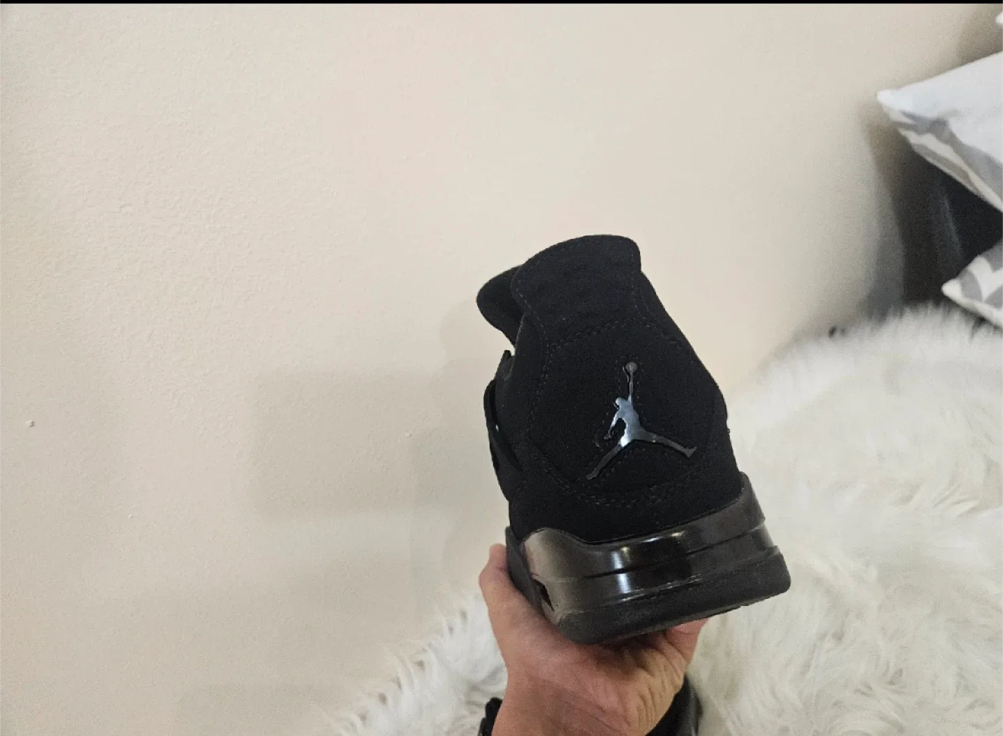 Jordan 4 Retro Black Cat (US 10) image indicator(4)