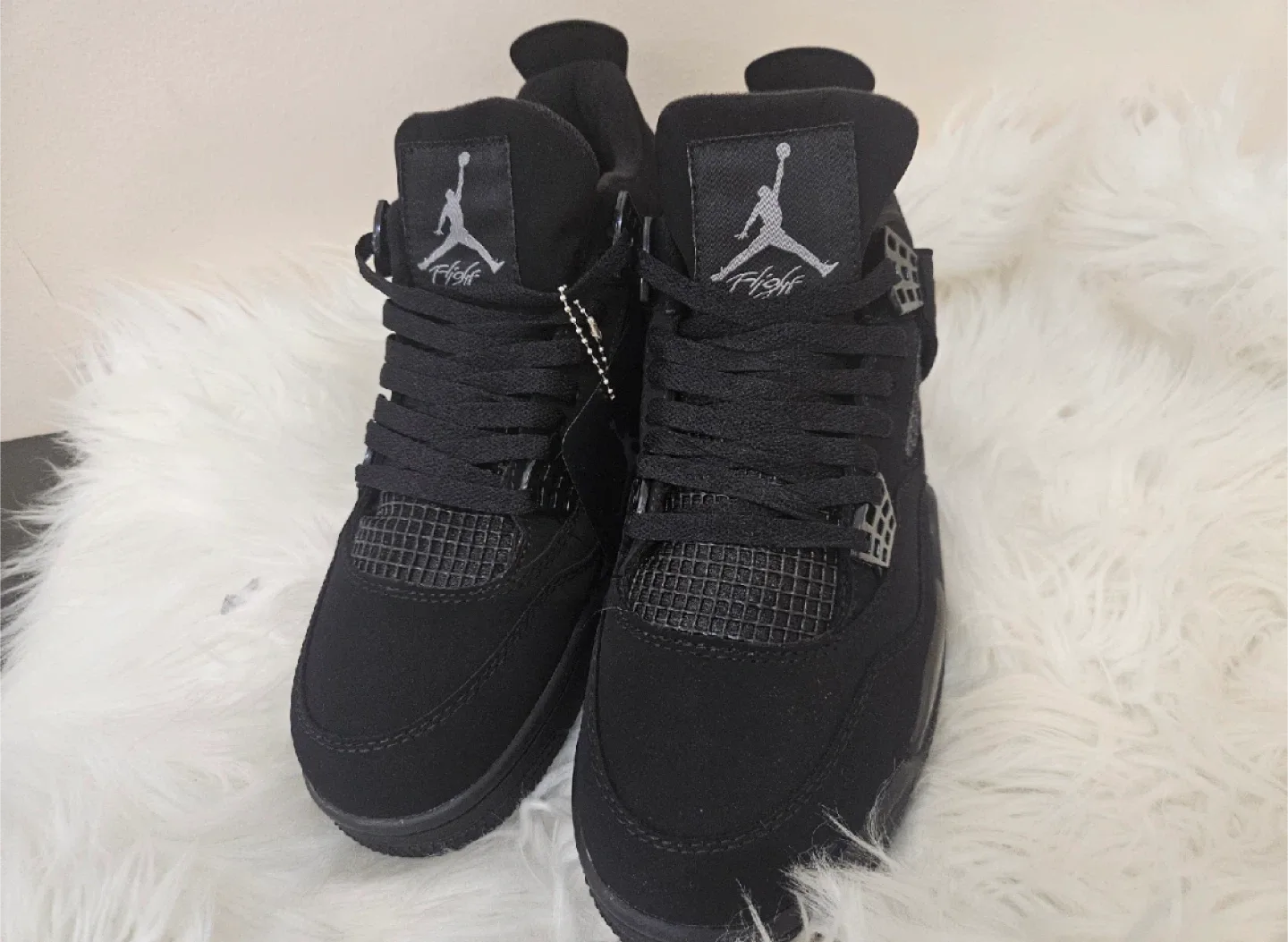 Jordan 4 Retro Black Cat (US 10) image indicator(2)