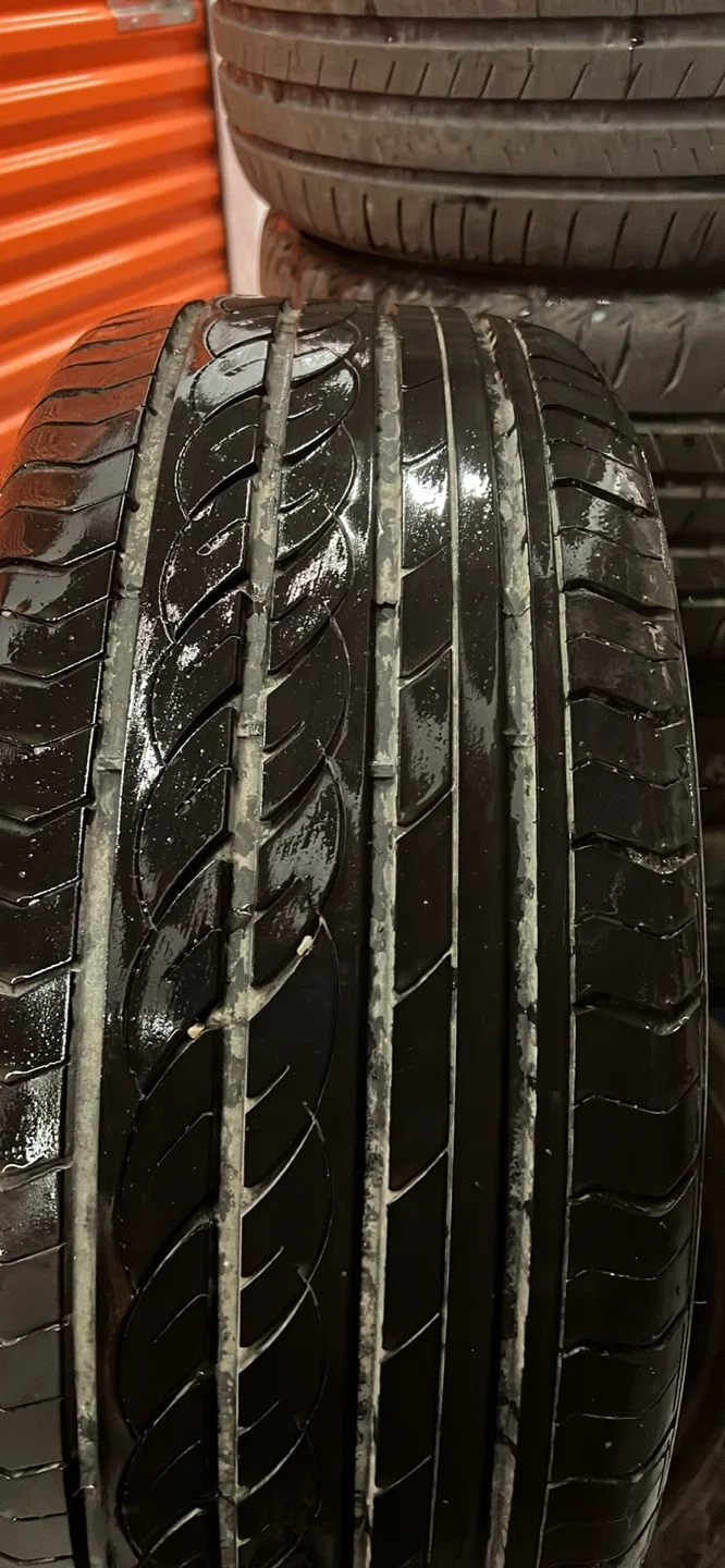 235/40ZR19 92W Tire image indicator(3)