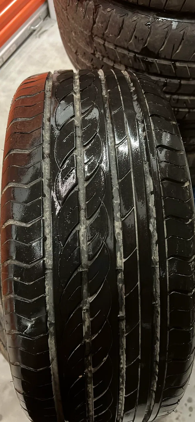 235/40ZR19 92W Tire image indicator(4)