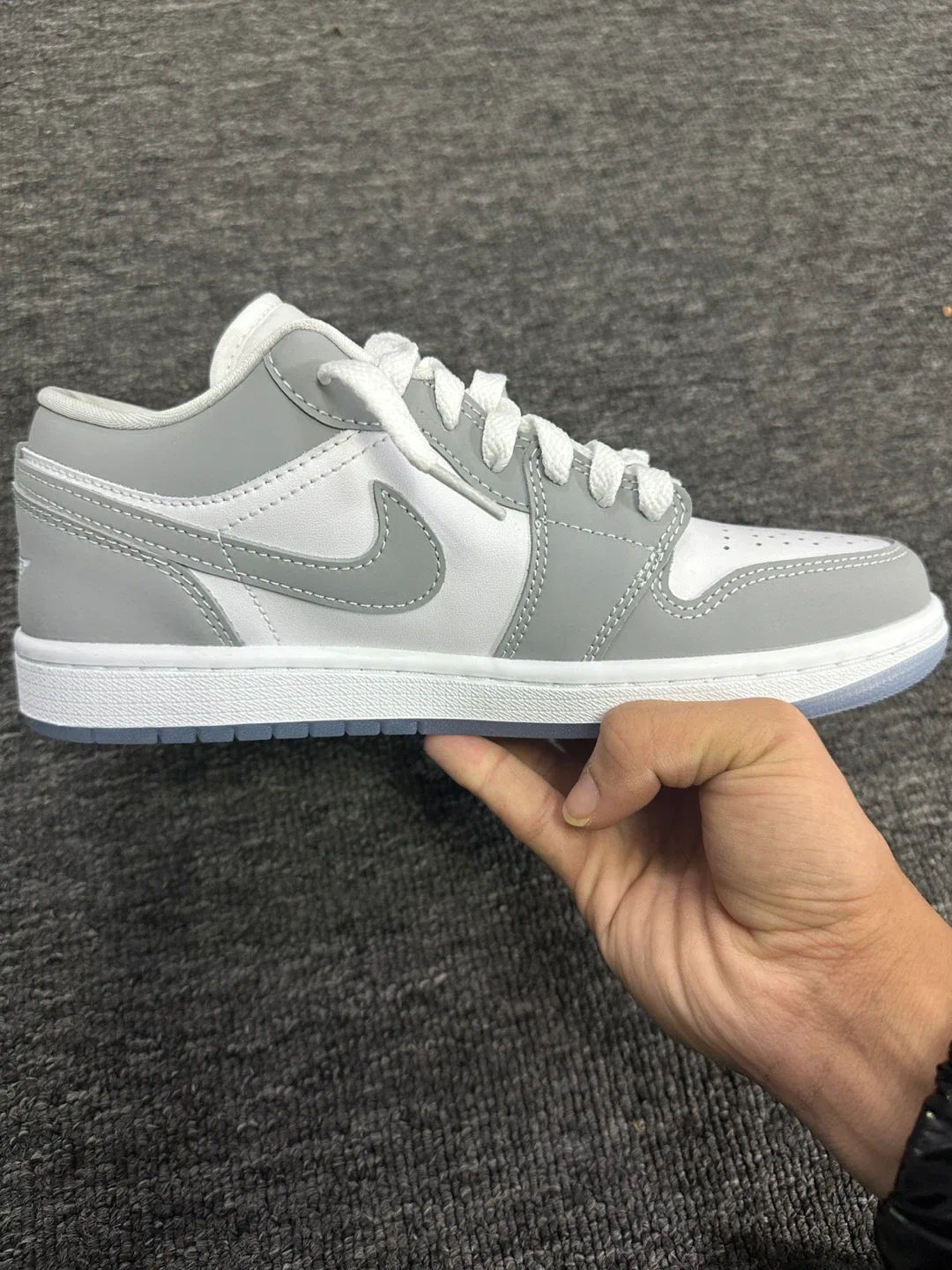 Air Jordan 1 Low Grey/White image indicator(2)