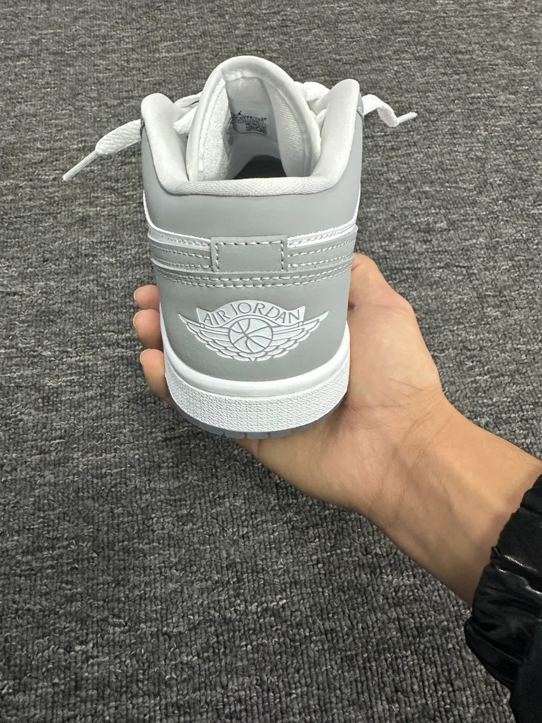 Air Jordan 1 Low Grey/White image indicator(4)