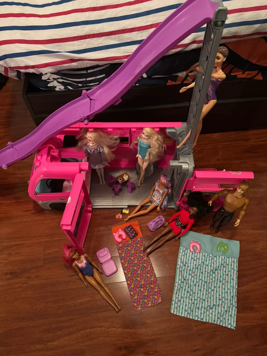 Barbie DreamCamper Toy Playset image indicator(3)
