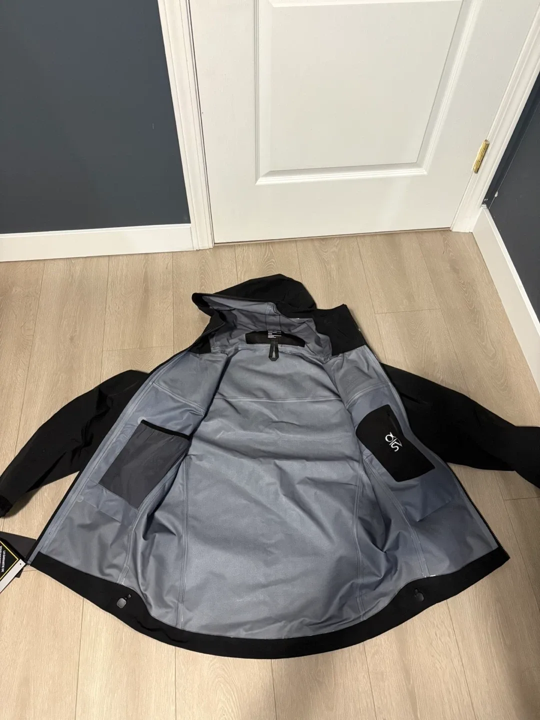 Arc'teryx Jacket image indicator(3)