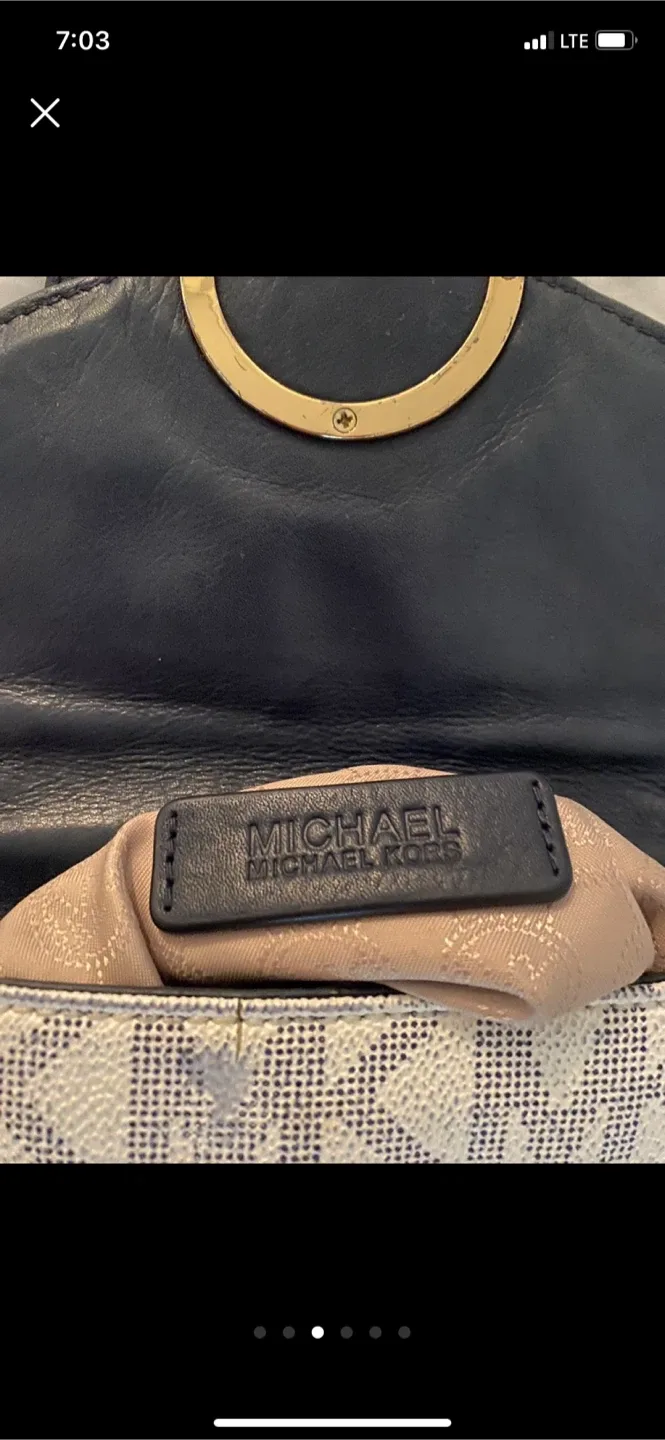Michael Kors Crossbody Bag image indicator(3)