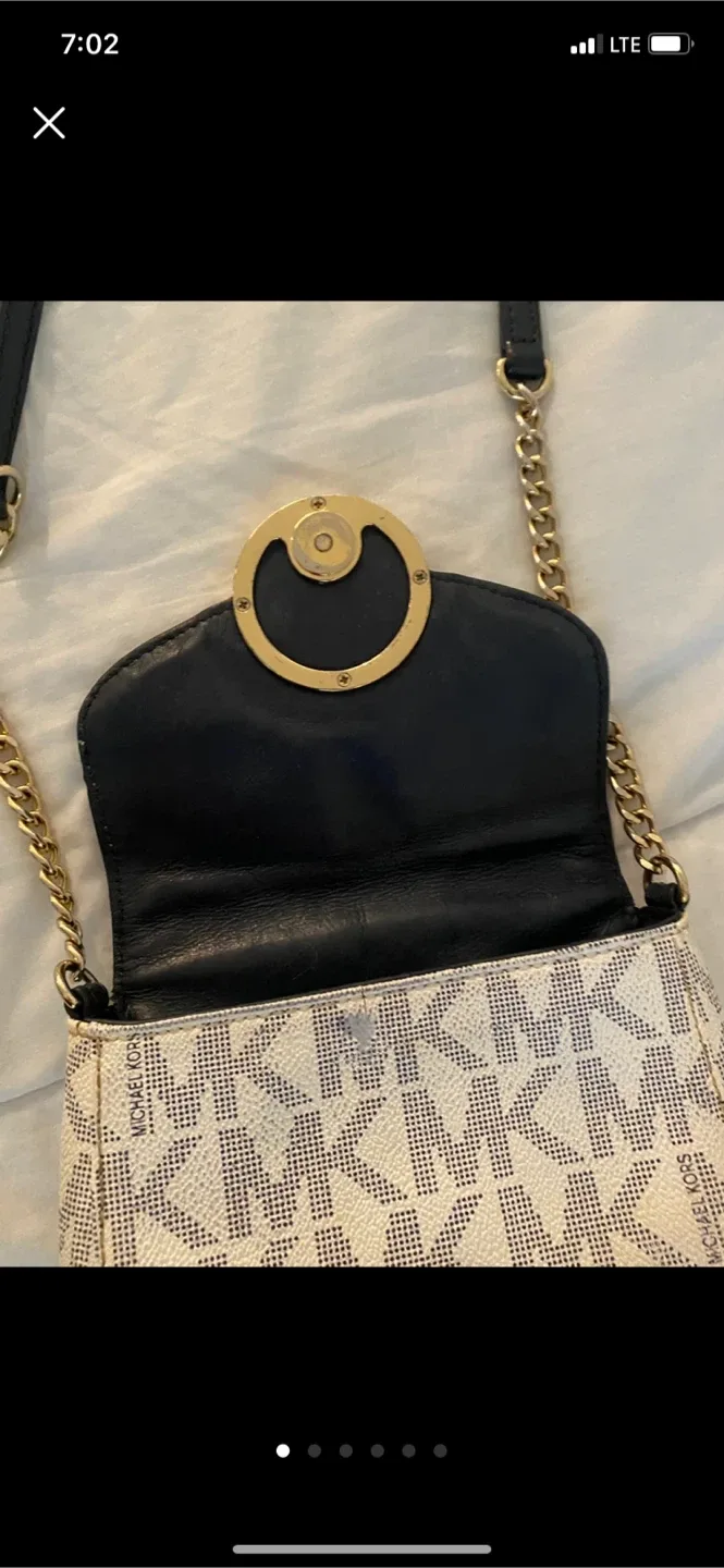 Michael Kors Crossbody Bag image indicator(5)