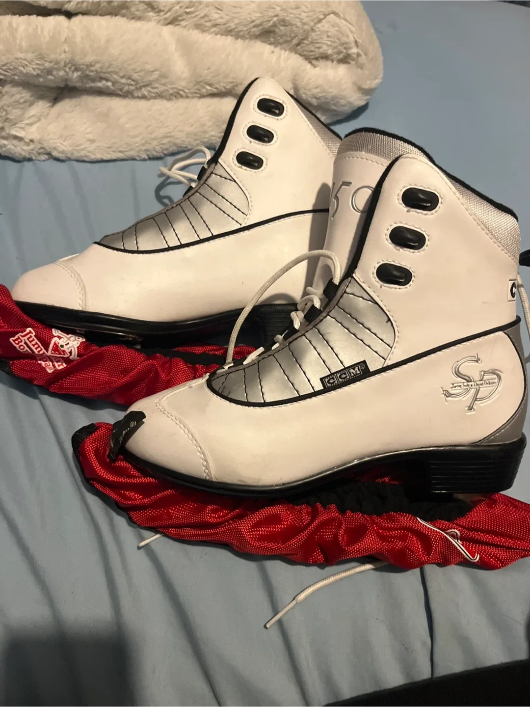 CCM SP 150 White Figure Skates image indicator(2)