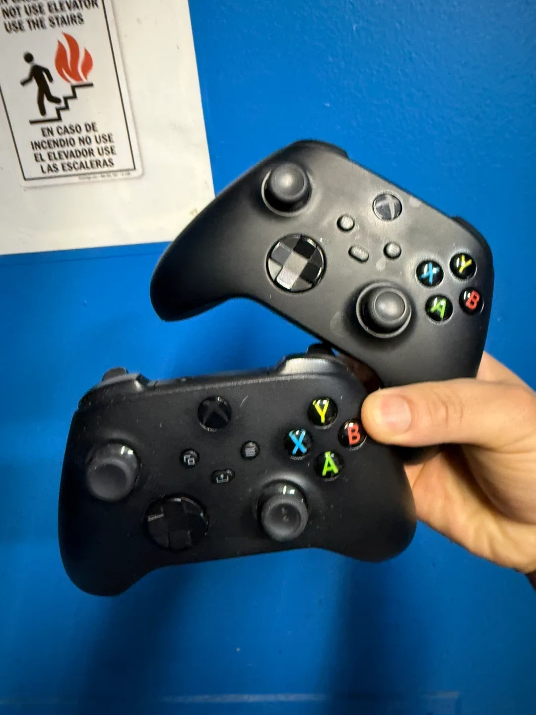 Xbox Wireless Controllers - Black image indicator(2)