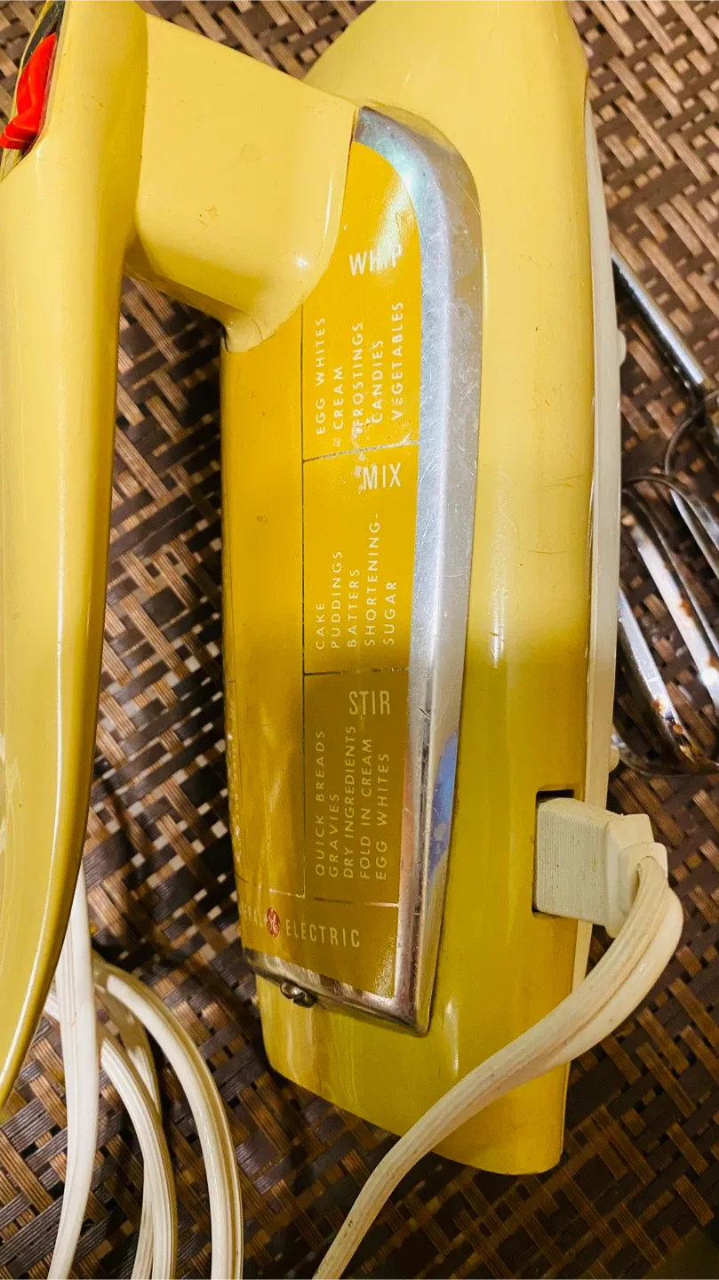 Vintage General Electric Hand Mixer image indicator(4)