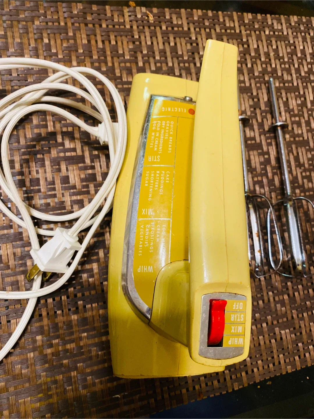 Vintage General Electric Hand Mixer image indicator(2)