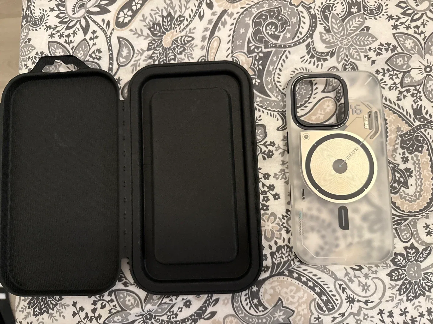 Aulumu A16 frosted case - IPhone 16 pro image indicator(5)