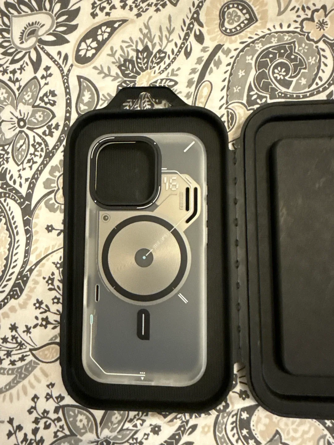 Aulumu A16 frosted case - IPhone 16 pro thumbnail