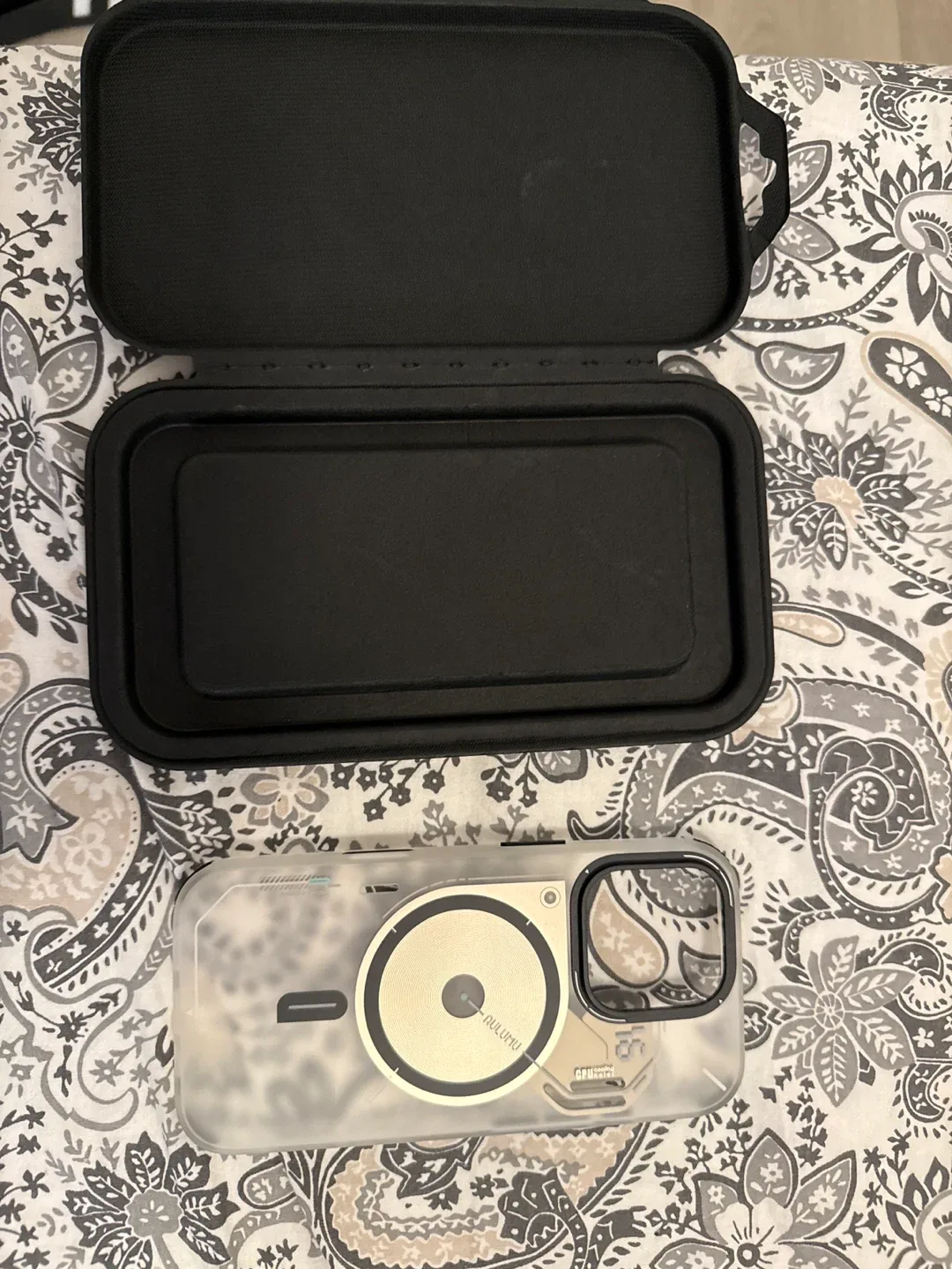 Aulumu A16 frosted case - IPhone 16 pro image indicator(7)