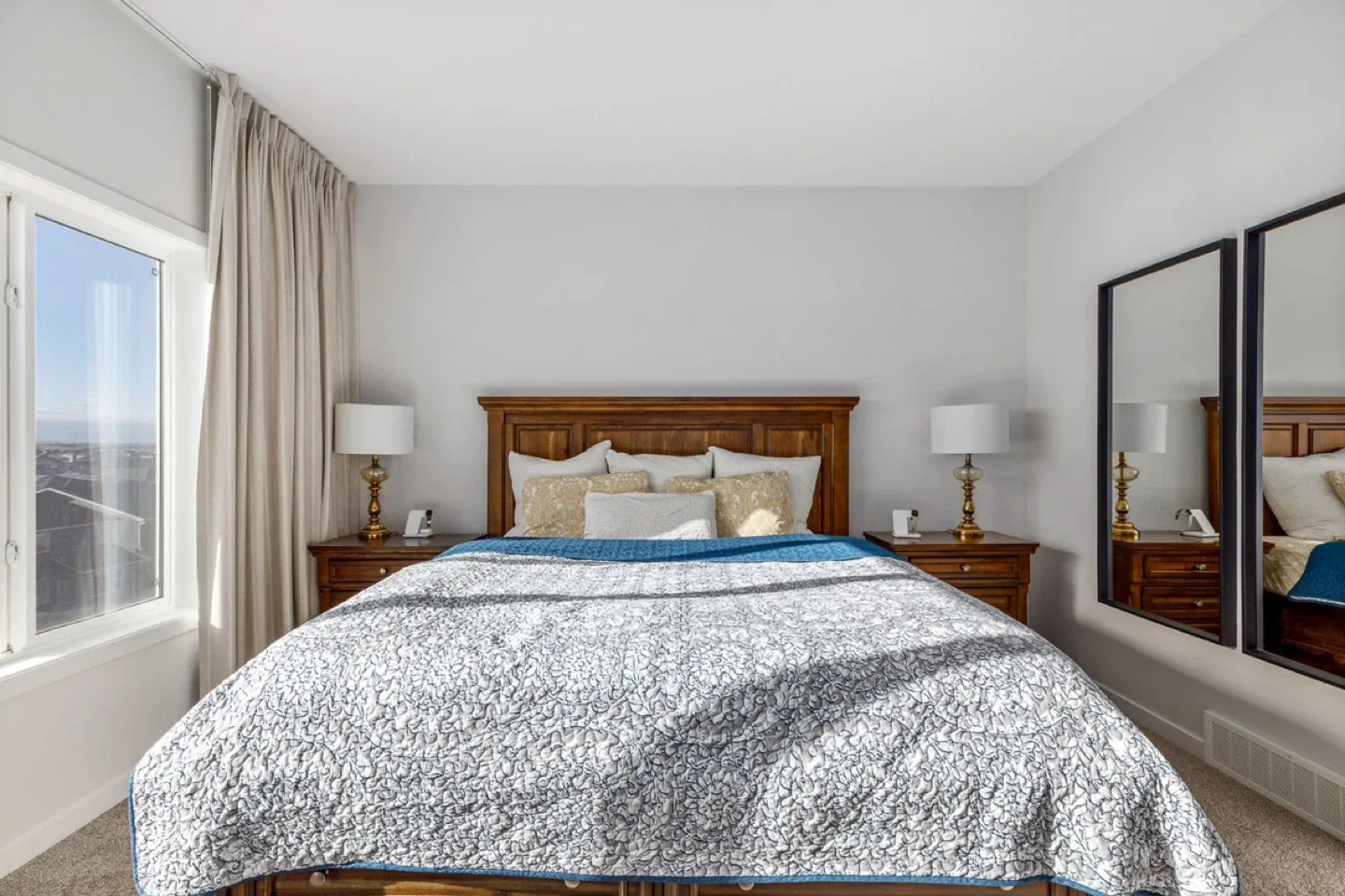 Solid wood king size Bedroom Set Ashley image indicator(2)