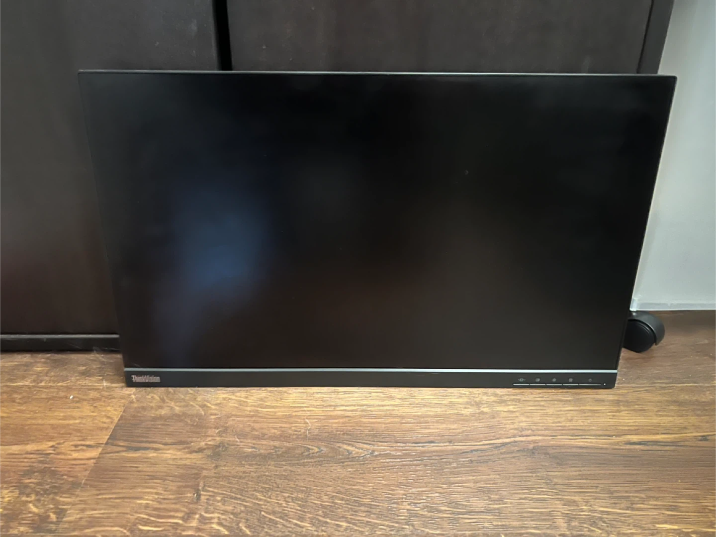 3x24 inch monitors (Lenovo /Acer)