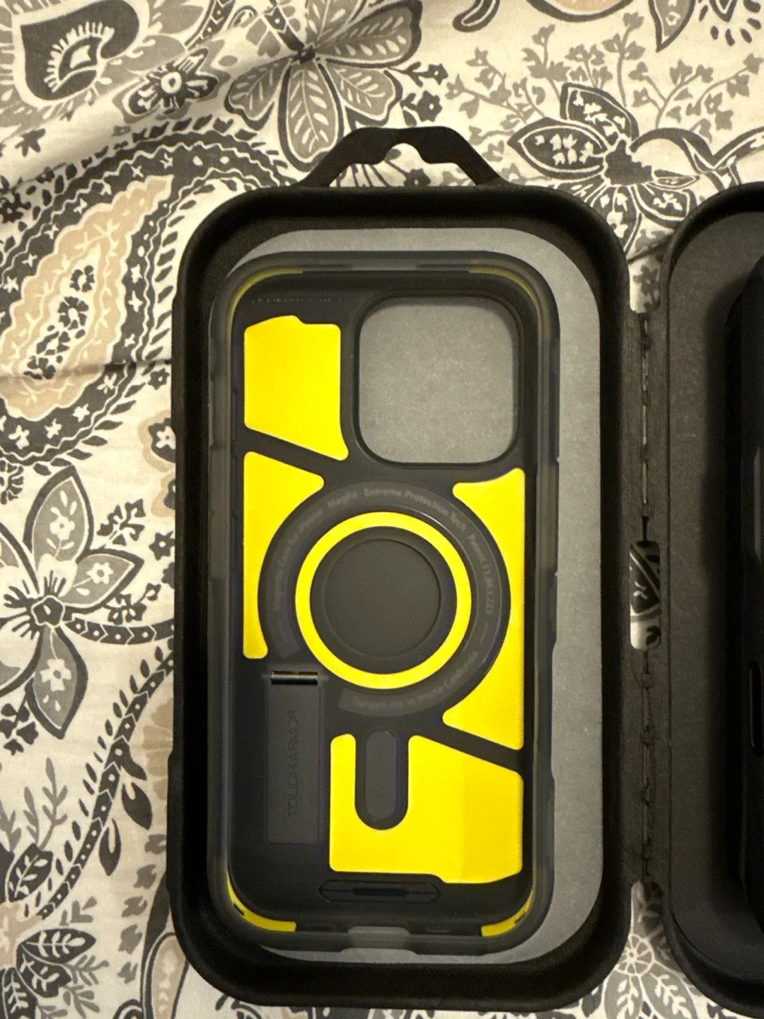 Spigen Tough Armor AI iPhone 16 pro Case image indicator(2)