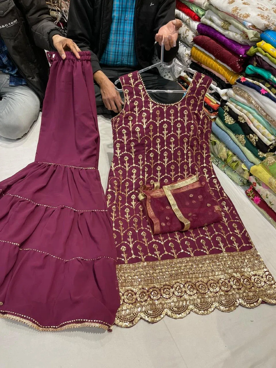 Shrara suit on sale image indicator(3)