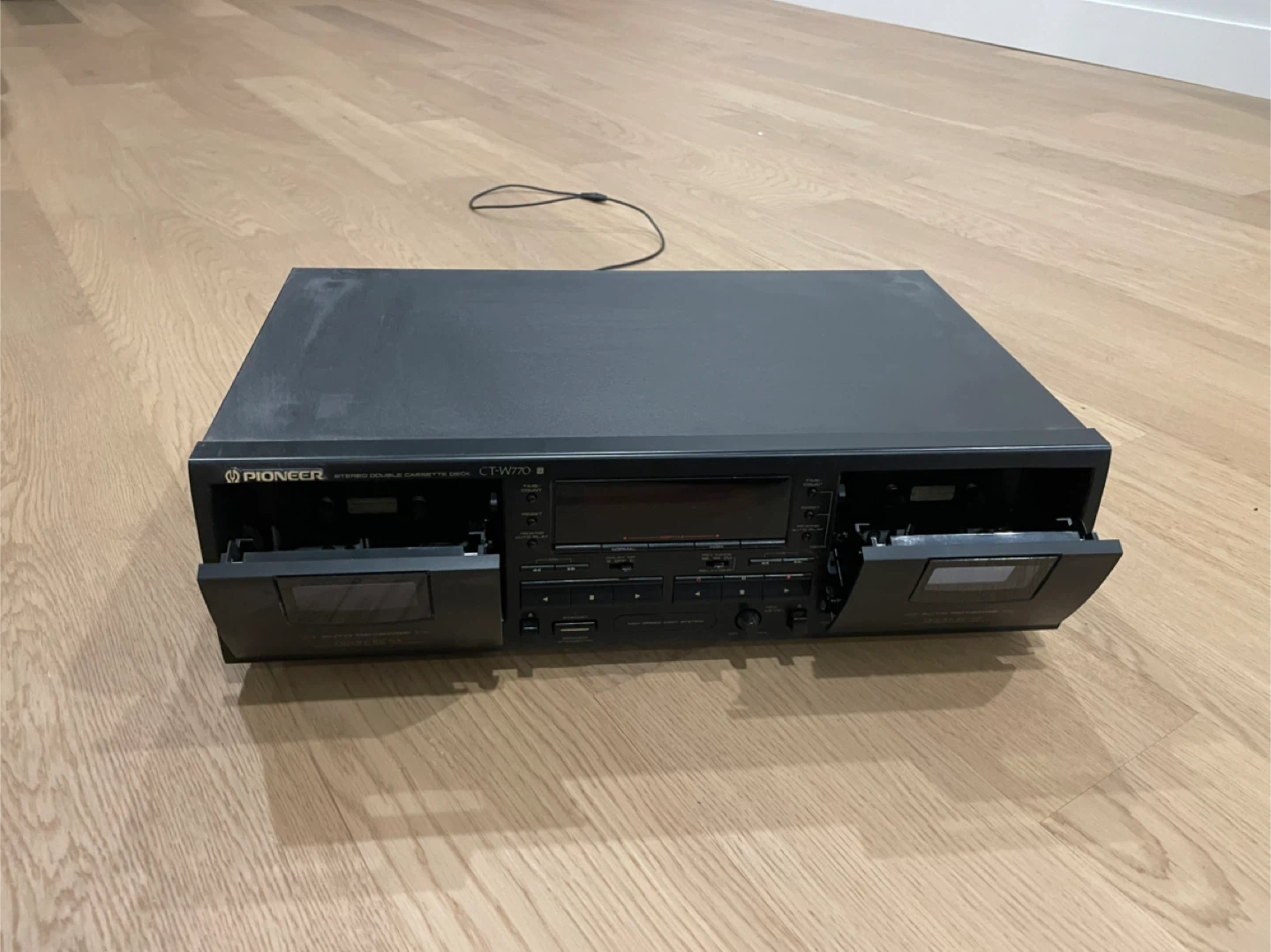 Pioneer CT-W770 Stereo Double Cassette Deck - photo 2