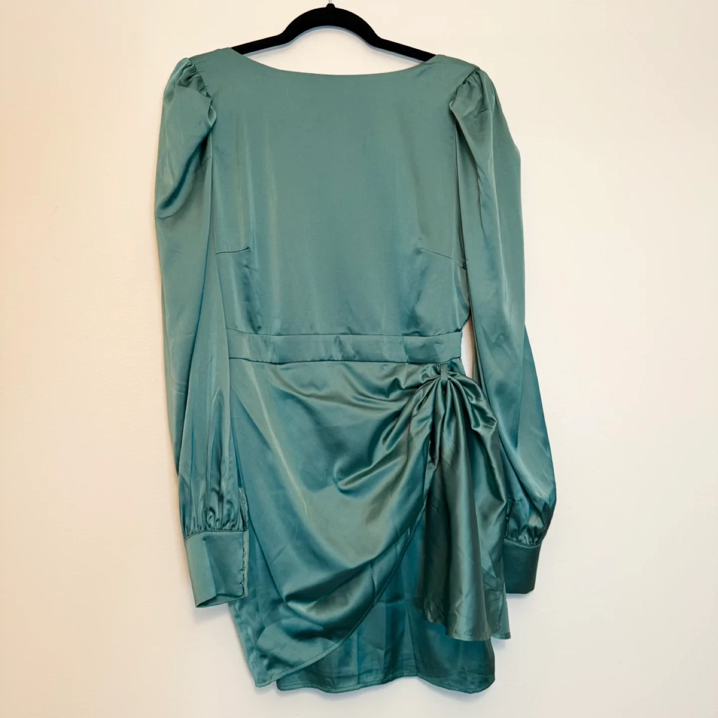🎄Showpo Green Satin Dress Size 8 (Medium)
