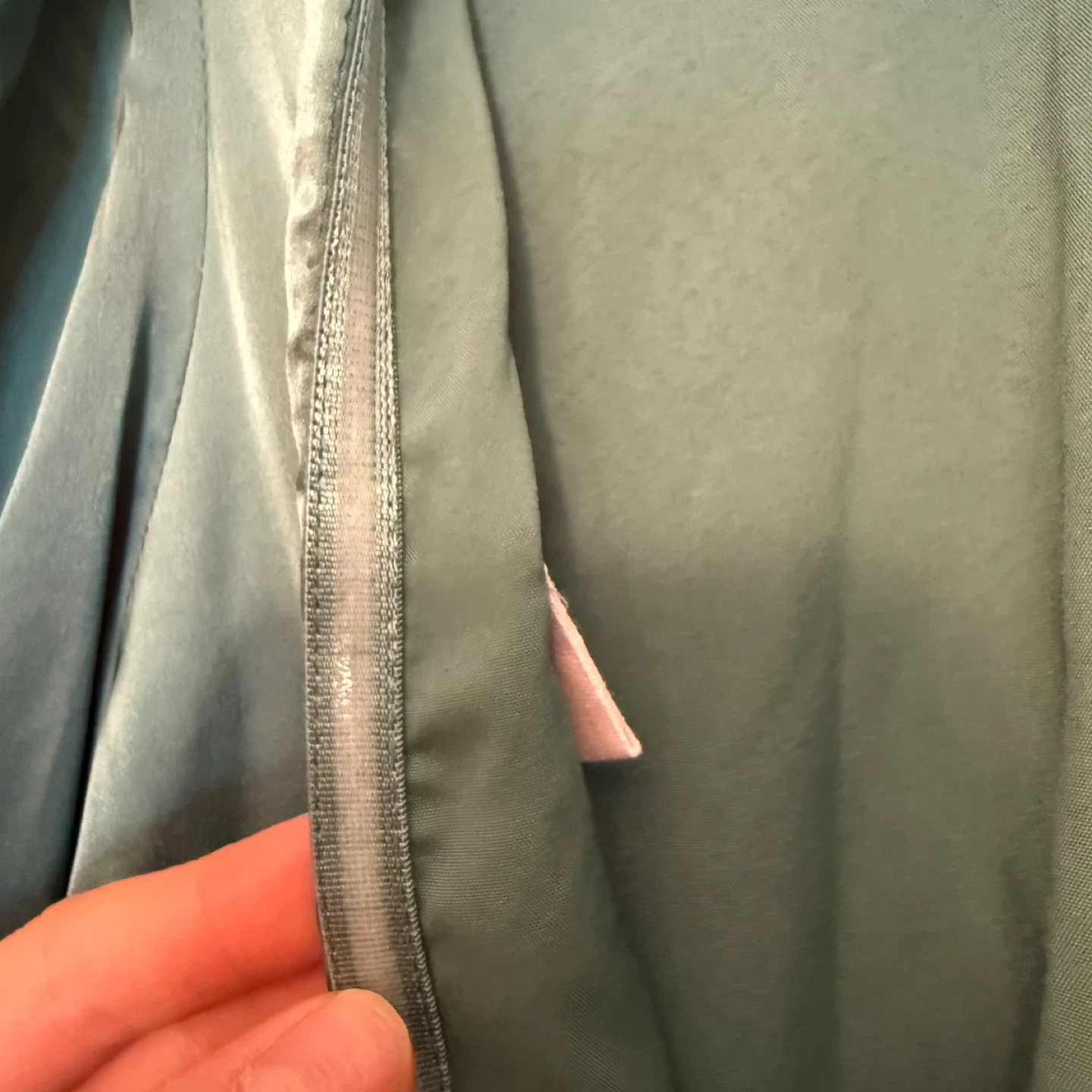 🎄Showpo Green Satin Dress Size 8 (Medium) image indicator(4)