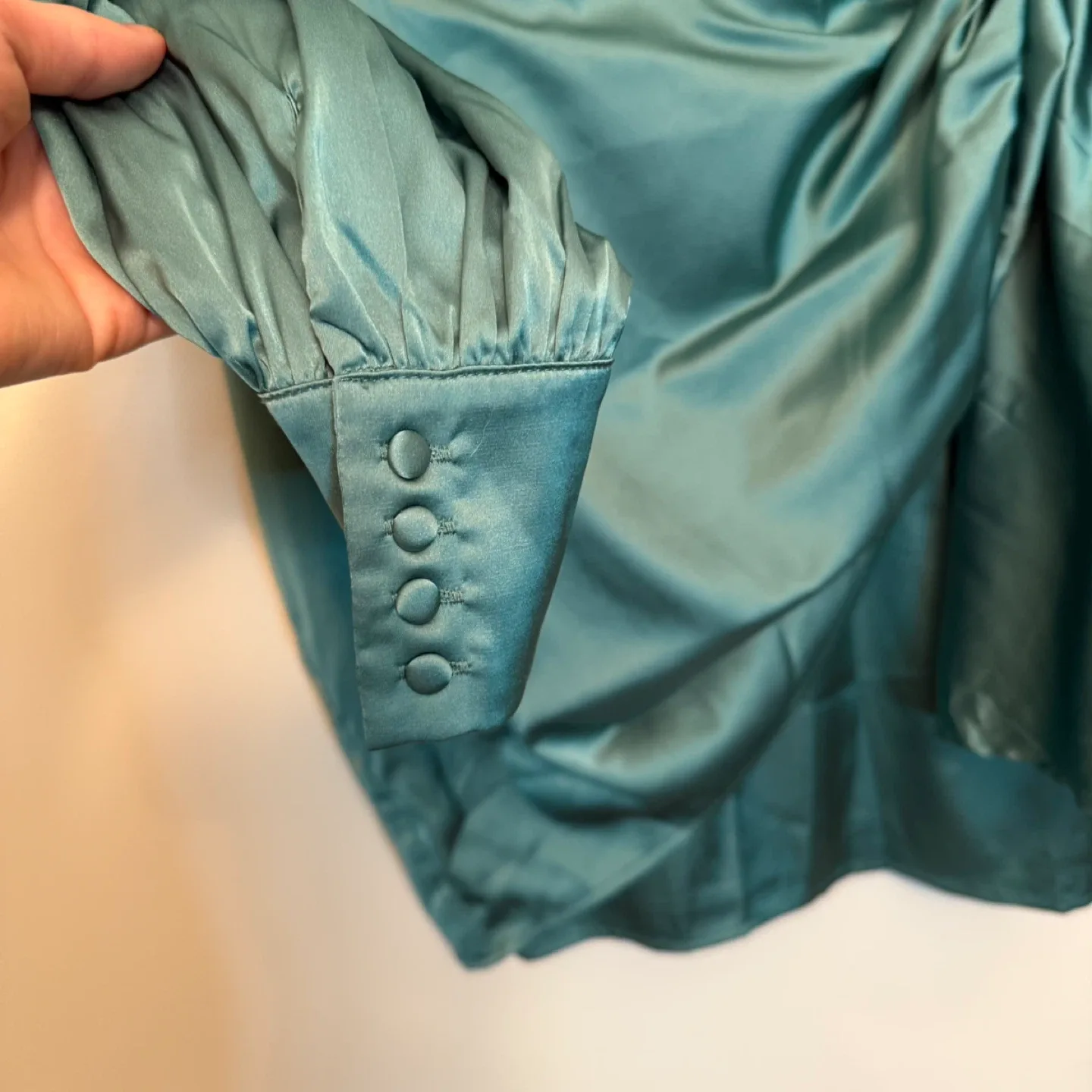 🎄Showpo Green Satin Dress Size 8 (Medium) image indicator(2)