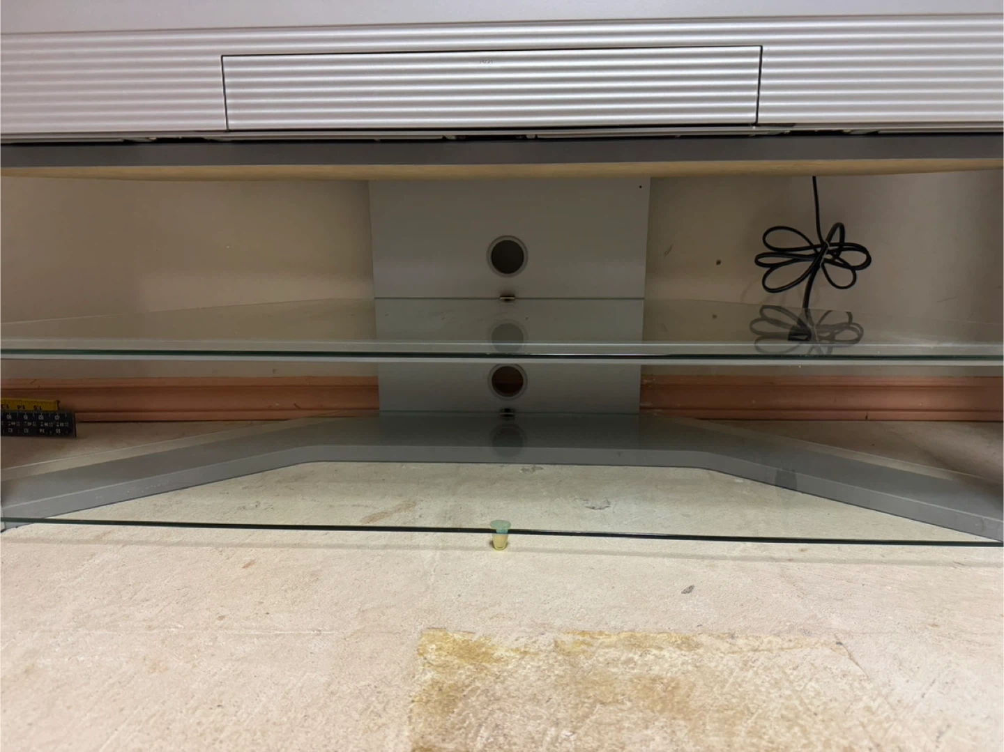 MAKE OFFER - Hitachi TV with Stand - photo 4