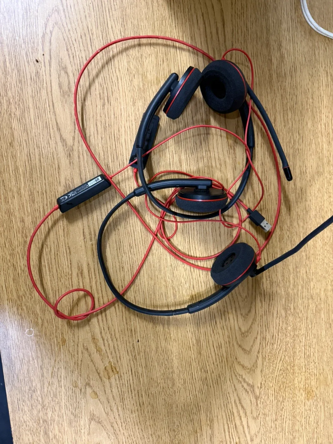 Black Wired Headset with Microphone image indicator(4)
