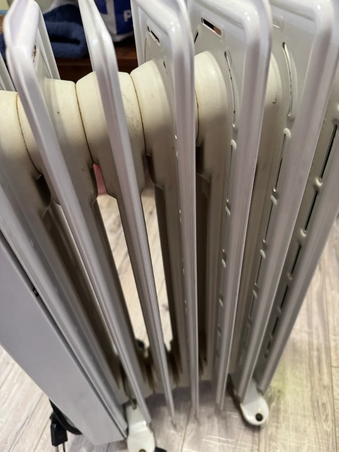 DeLonghi TR6507 Oil-Filled Radiator Heater image indicator(3)