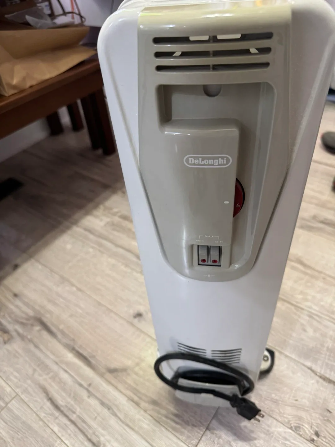 DeLonghi TR6507 Oil-Filled Radiator Heater image indicator(2)