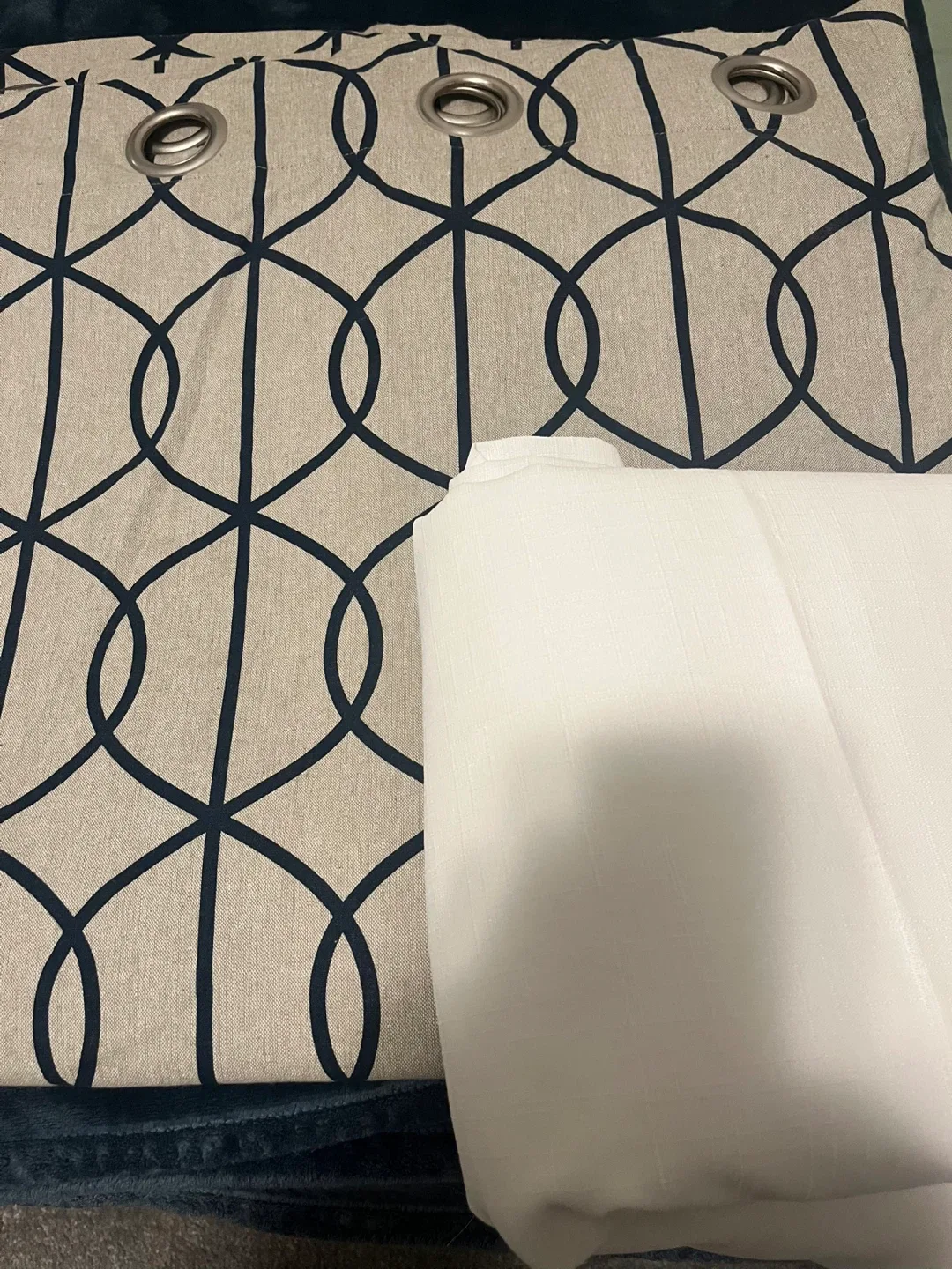 Patterned & White Curtain Set image indicator(2)