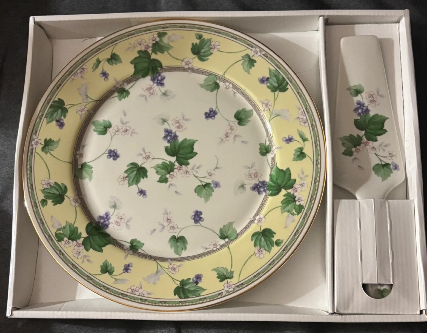 Andrea by Sadek Plate with Server