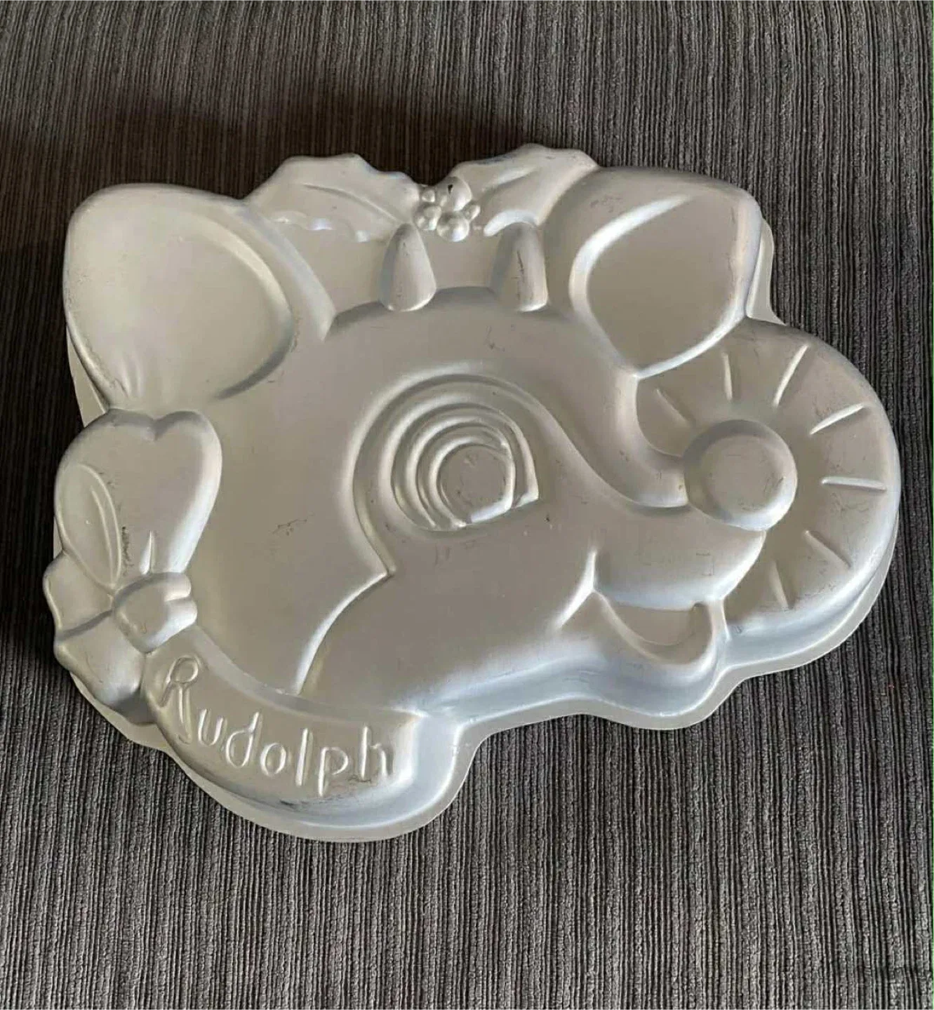 Vintage Wilton Rudolph the red nose reindeer cake pan, new image indicator(2)