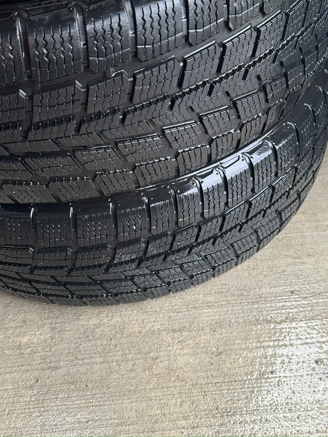 2 Winter Tire Bridgestone 225/60/R18 image indicator(2)