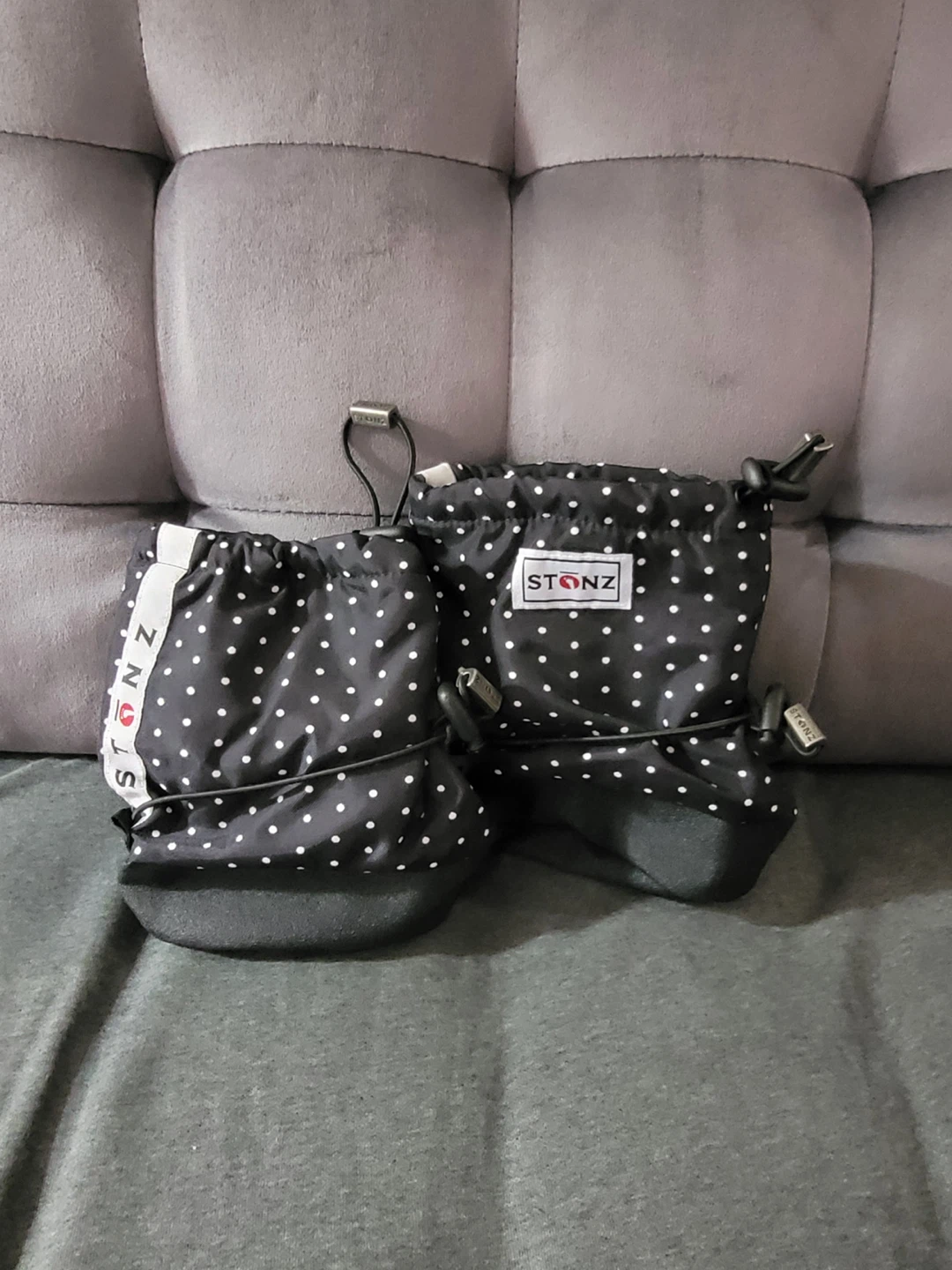Stonz Black Polka Dot Booties - Medium toddler size - photo 5