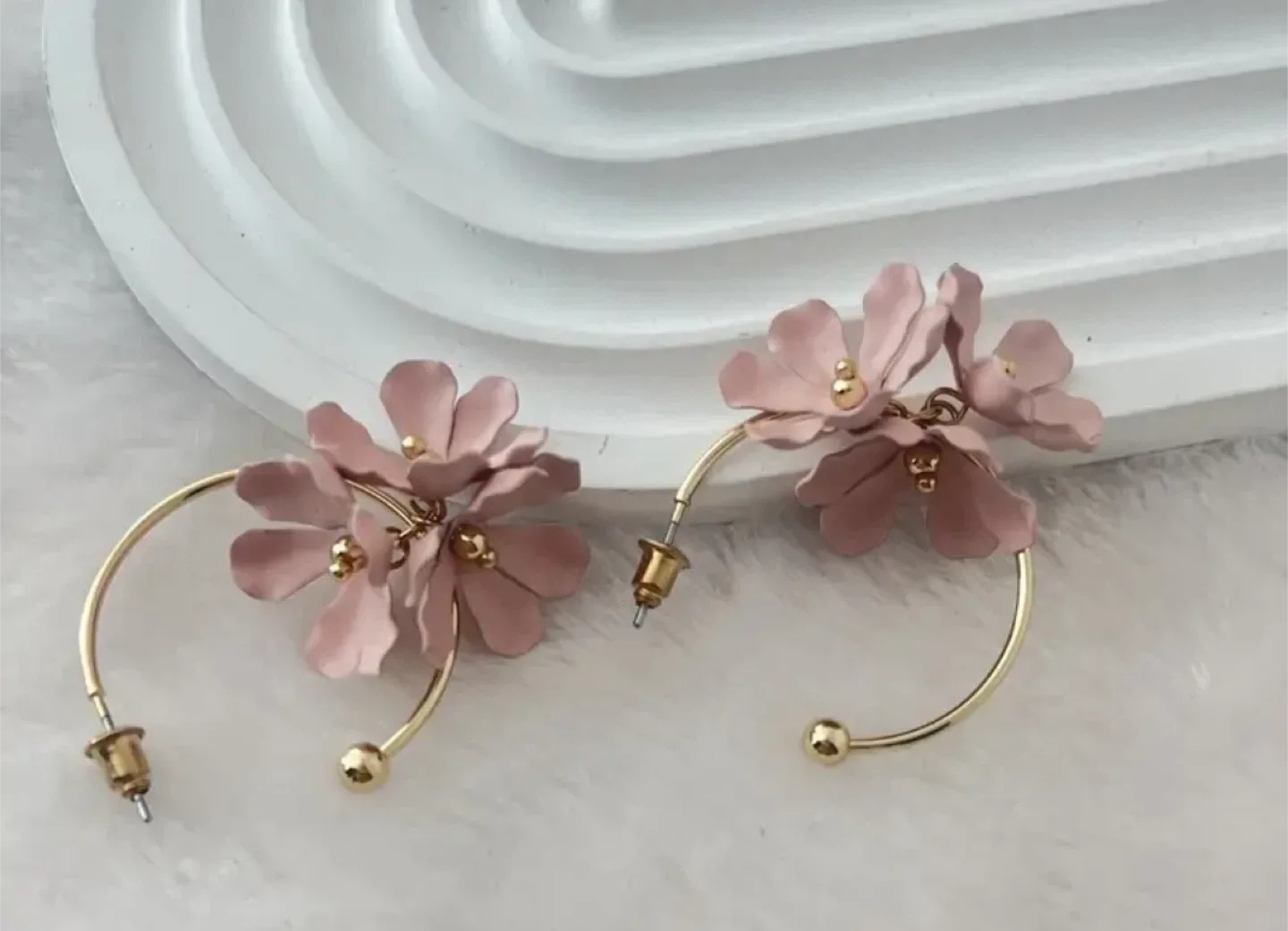 Floral Hoop Earrings image indicator(3)