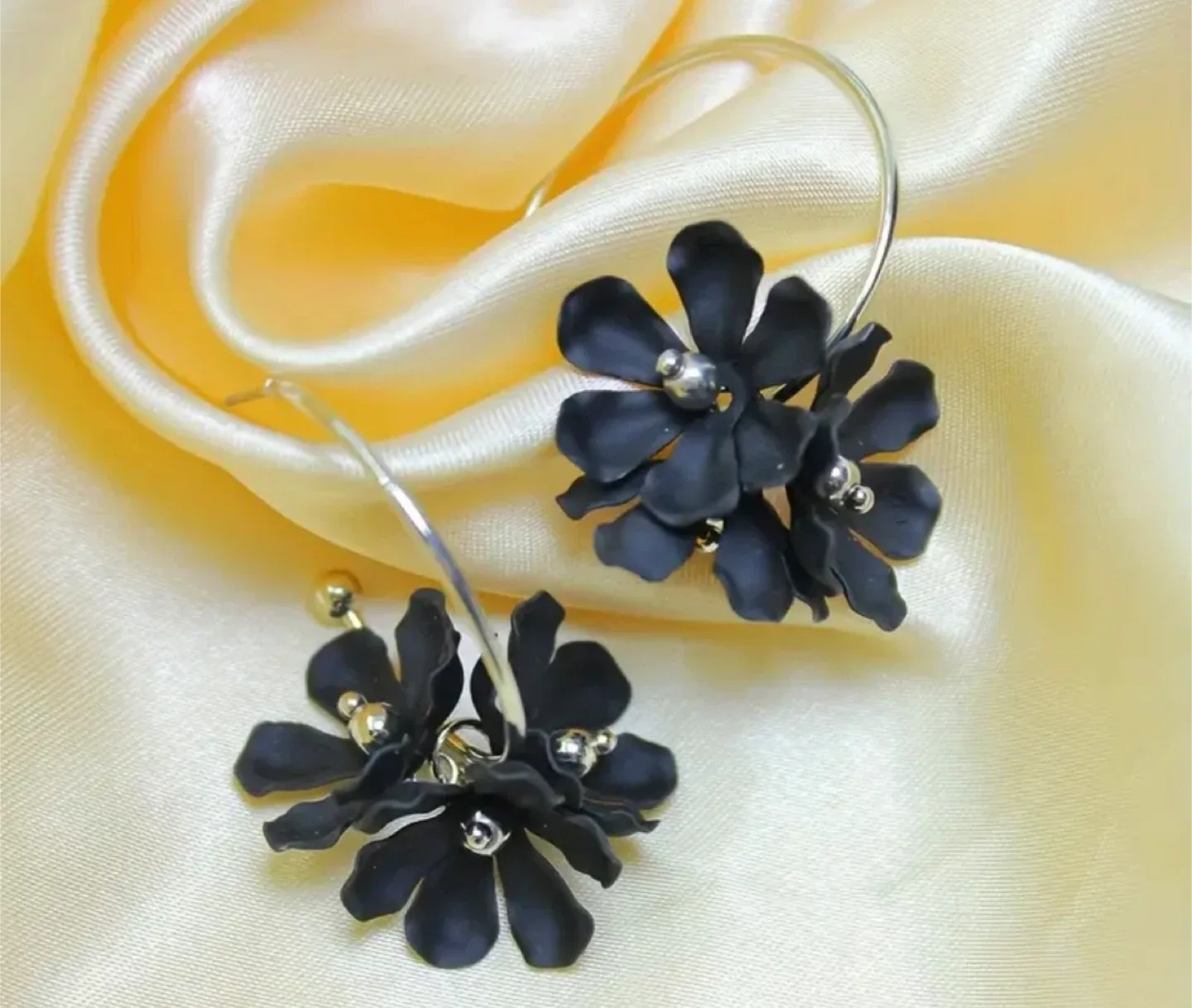 Floral Hoop Earrings image indicator(4)