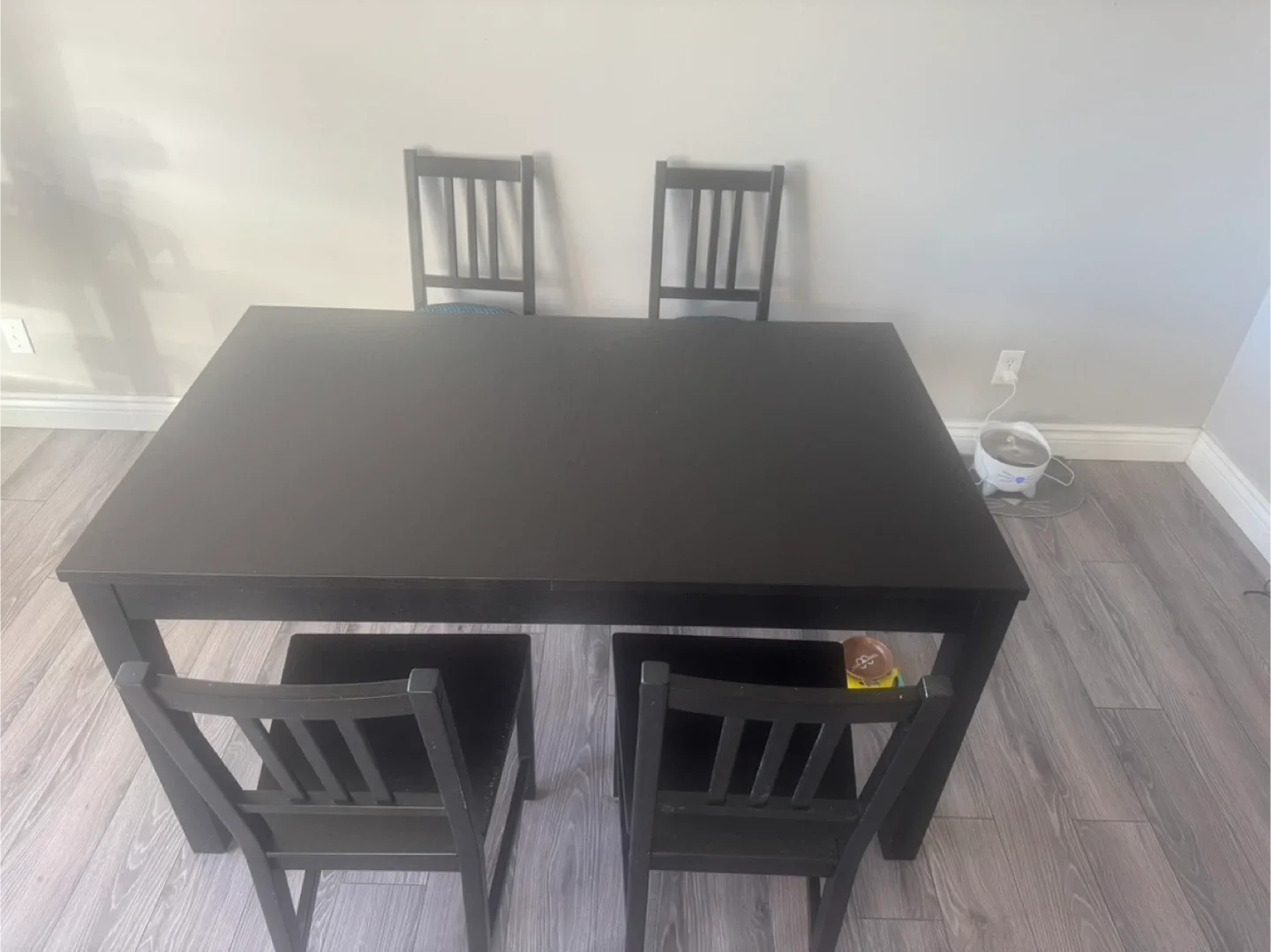 Ikea Extendable Dining Table with 4 Chairs thumbnail