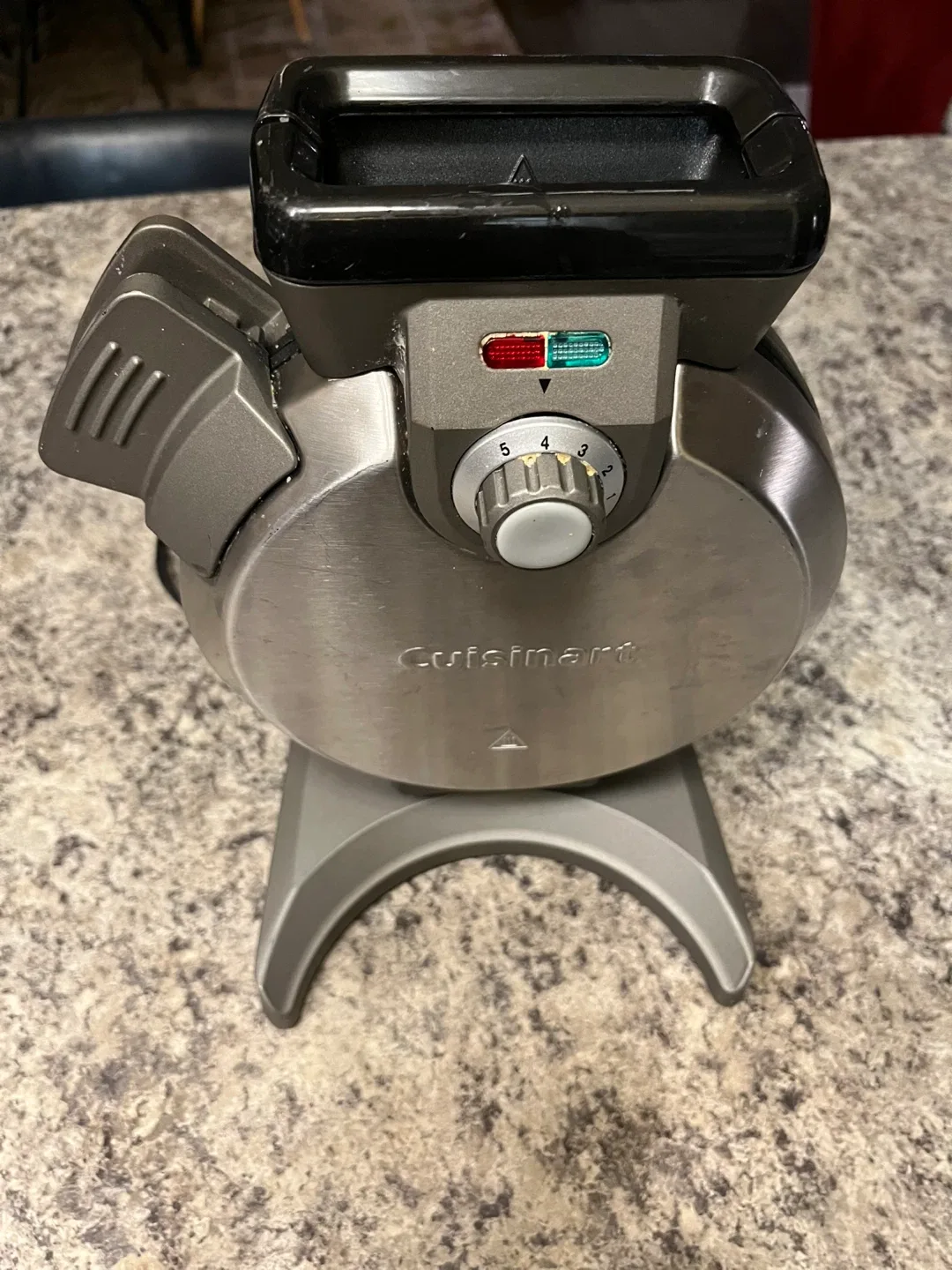 Cuisinart Vertical Waffle Maker image indicator(6)