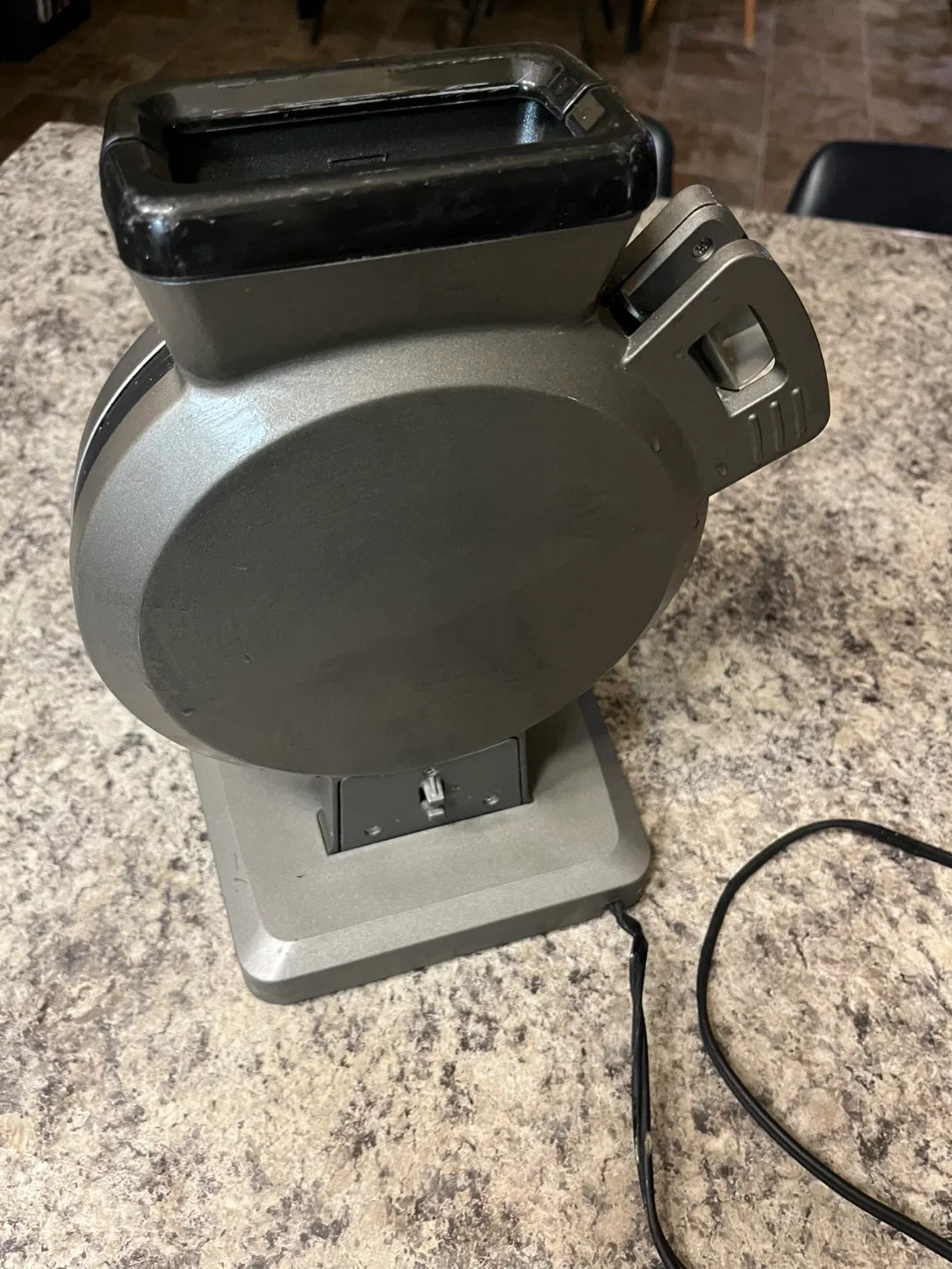 Cuisinart Vertical Waffle Maker image indicator(3)