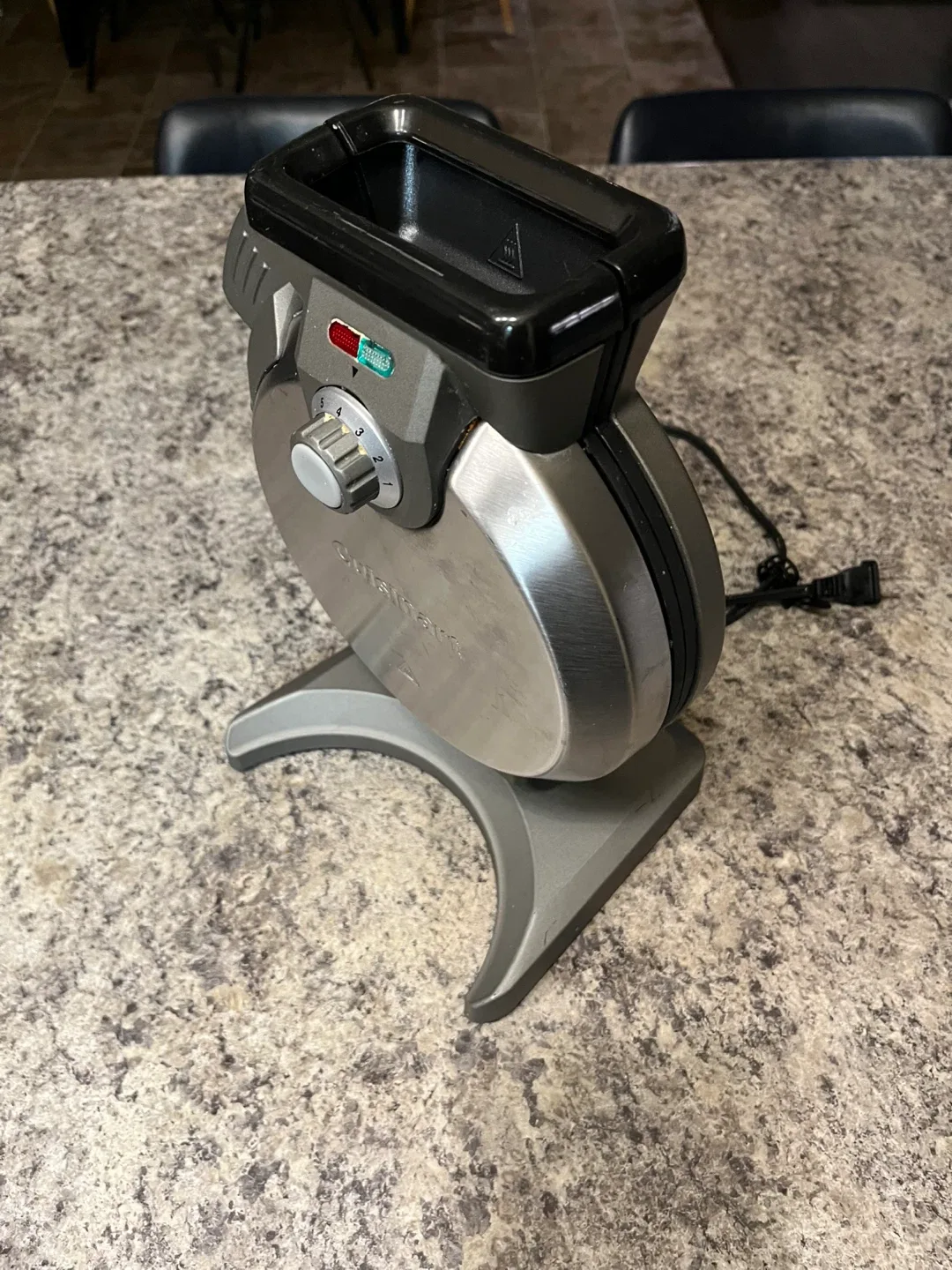 Cuisinart Vertical Waffle Maker image indicator(4)