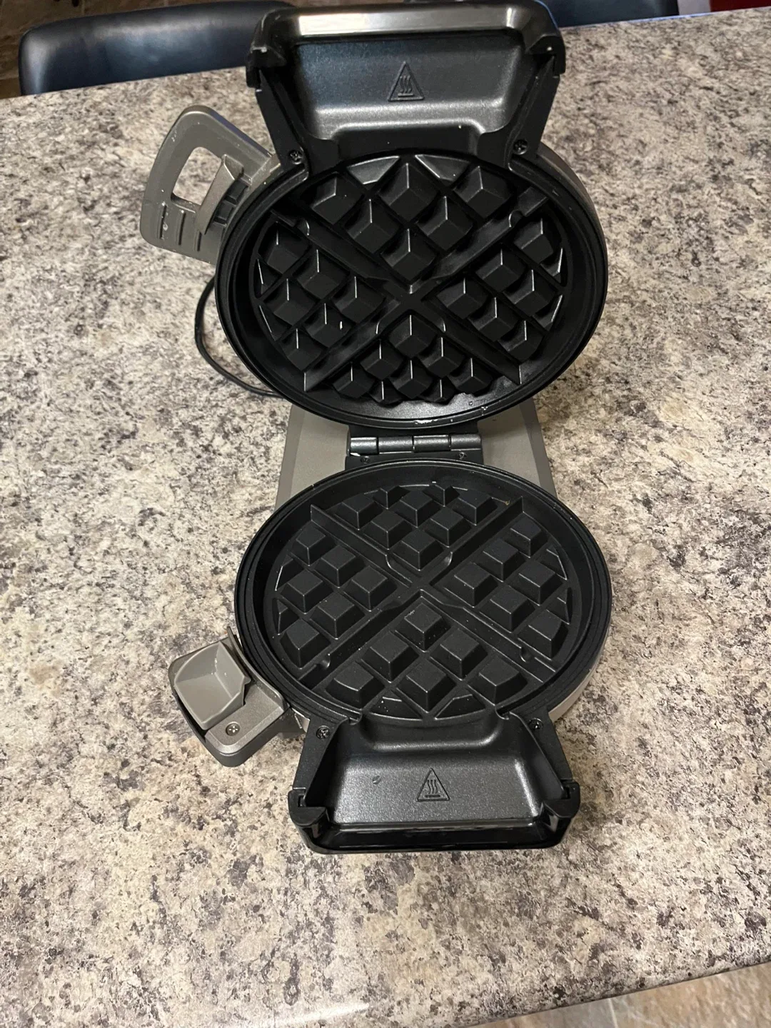 Cuisinart Vertical Waffle Maker image indicator(5)