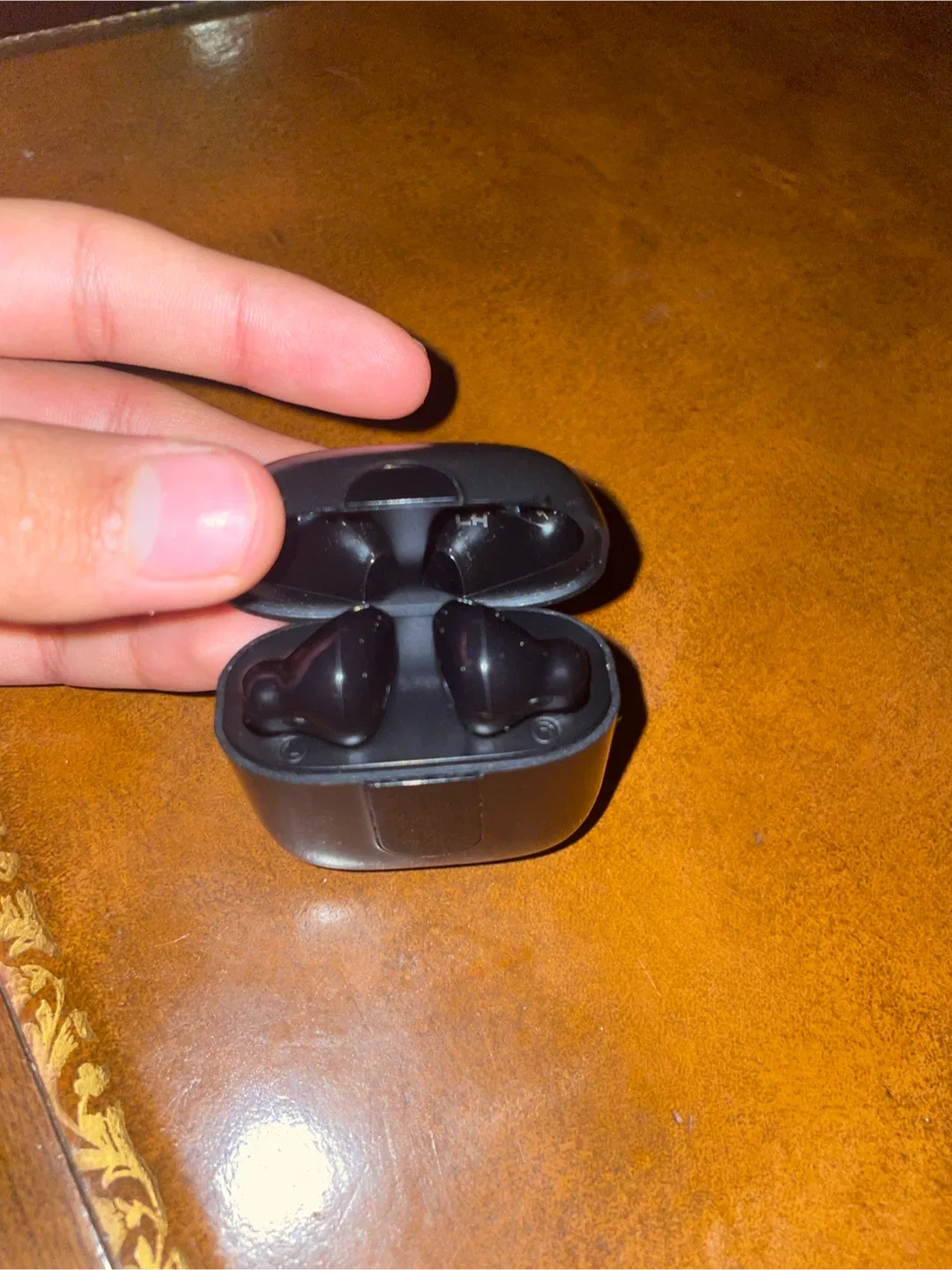 Black Wireless Earbuds image indicator(3)