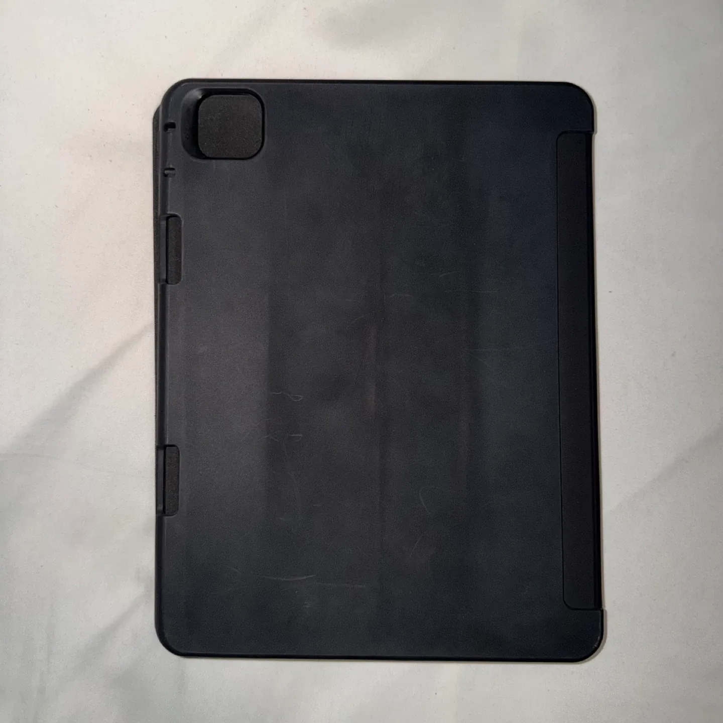 iPad Pro 11 inch Black Magnetic Case image indicator(4)