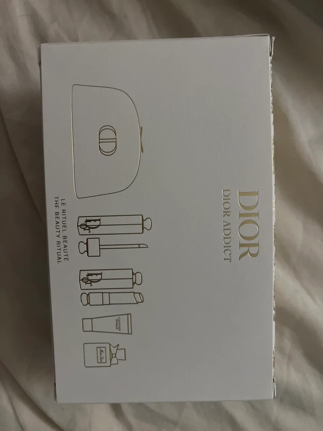 Dior Christmas set image indicator(2)